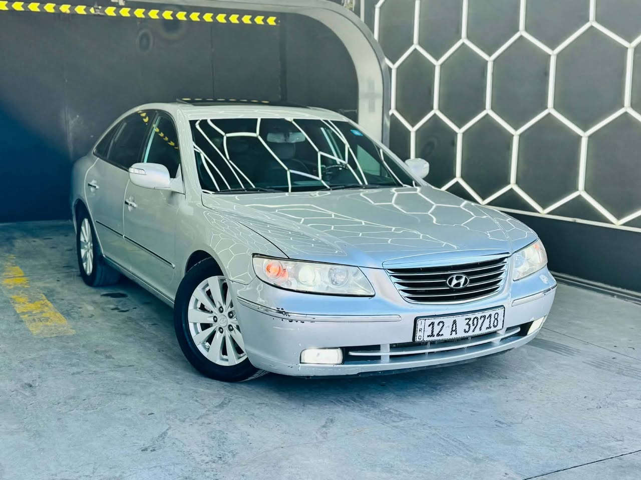 .سلام عليكم ازيره 2009 للبيع فقط السعر 93 وبيها مجال بسيط.. 
سياره فول مواصفات كشن جلد
 تبريد وتدفئه بلكشنات
كشن خزن فتحة سقف
حساسات خلفيه كامره دواره
طخم امامي وخلفي جديد
محرك كير شرط محرك V6 
رقم وهزه وفحص جديد رقم نينوى 
السياره بسمي شرط التحول
للستفسار الاتصال على الرقم
***********
***********
