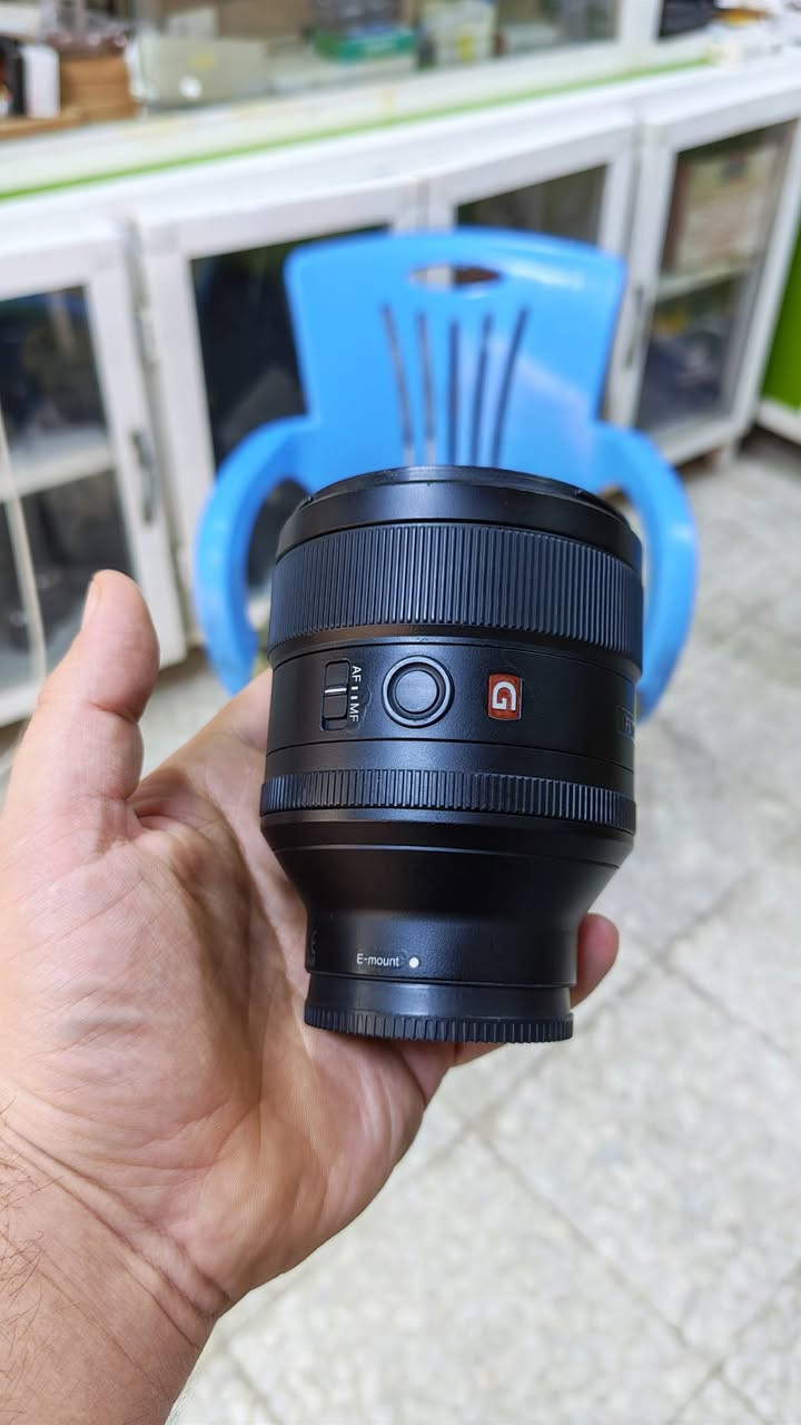 سوني a7lll مع 85GM
سعره مليونين 
مكاني بابل 
***********
