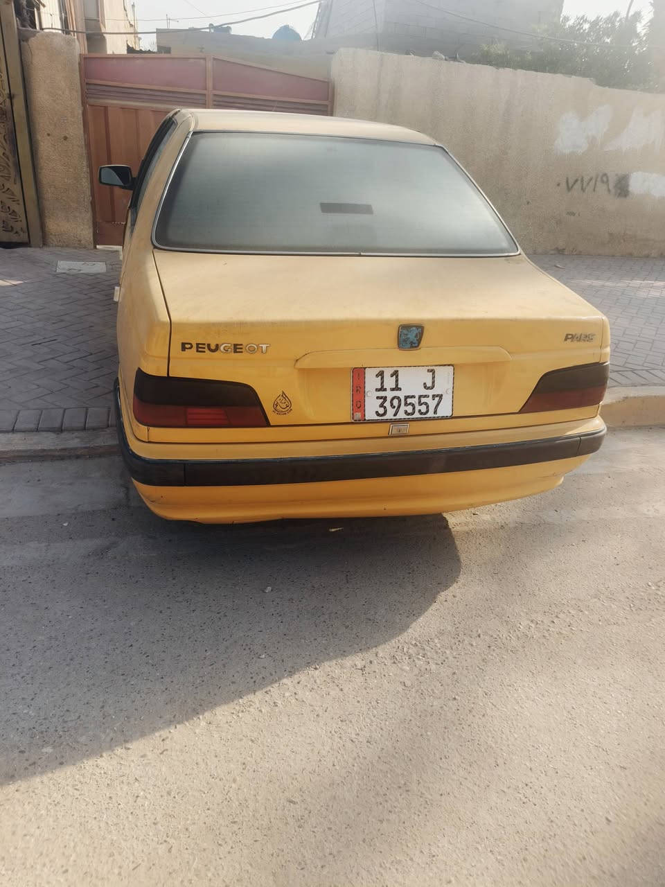 السلام عليكم بيجو بارس موديل 2015 السياره جاهزه تخم تاير حداديه وره كدام جديده كير مكينه فرنسي  مكفولات  تبريد ثلج هيئه غرامات مصفره السياره بسمي تحويل ثاني يوم السعر 42 وبيه مجال مكاني بغداد الزعفرانية***********

