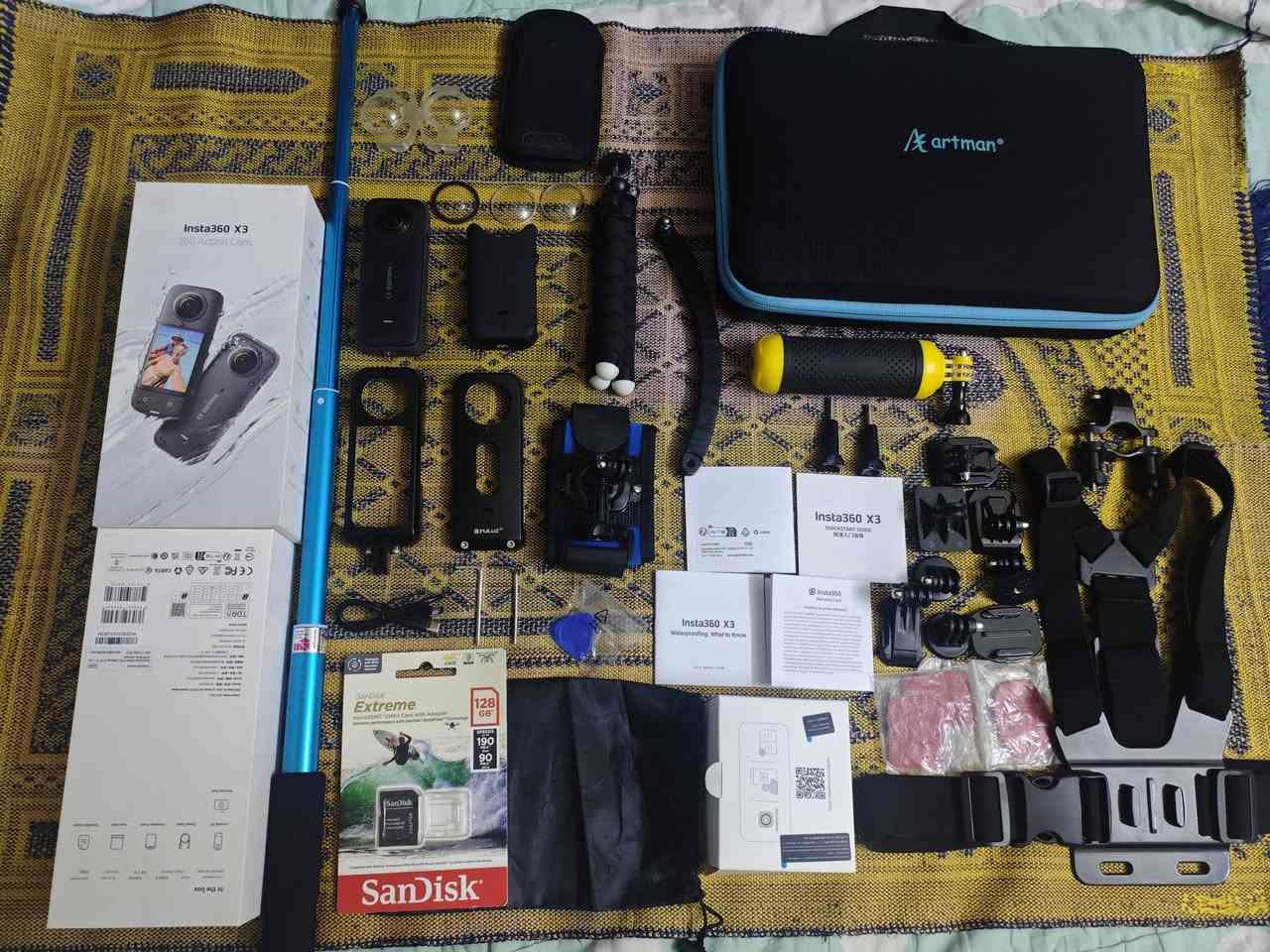 السلام عليكم للبيع بكج احترافي كامل: كاميرا Insta360 X3 مع ملحقات فخمة جداً 📸🔥للبيع كاميرا Insta360 X3 نظيفة جداً واستخدام خفيف. الكاميرا شغالة 100% ومابيها أي خلل داخلي أو فني، وعدساتها نظيفة تماماً خالية من أي خدش وتصويرها الـ 360 صافي ومفول وعينك ميزانك وقت الفحص. الشاشة عليها لزقة حماية من اليوم الأول والبطارية ممتازة جداً.📦 الملحقات الدسمة (أغلبها مشترى بشكل منفصل على حسابي الخاص):كارت ميموري أصلي سريع جداً (SanDisk Extreme) سعة 128 جيجابايت مخصص لتصوير الـ 5.7K والـ 360 (سعره وحده 30 ألف).جنطة حفظ متكاملة وفخمة نوع (Artman) لحماية الكاميرا وكل عتادها (سعرها وحدها 35 ألف).درع حماية حديد + درع بلاستيك لحماية جسم الكاميرا أثناء الحركة والتصوير العنيف.عدسات بديلة إضافية مع لزقات وجلاتين حماية للعدسات.عصا السيلفي المخفية (Invisible Selfie Stick) بطول 80 سم تقريباً.حزام التثبيت على الصدر وحزام التثبيت على معصم اليد.كابل الشحن الأصلي والـ Double Type-C.بكج كامل ومفول من قطع وقواعد التثبيت واللزقات الخاصة بالخوذة أو الدراجة.الكارتون الأصلي للكاميرا مع كافة الكتالوجات والستيكرات الرسمية.⚠️ الملاحظة الوحيدة للأمانة: توجد ضربة/شخطة خفيفة جداً بالزاوية الخارجية أسفل الجهاز (بسبب سوء استخدام بسيط وخارجي) وموضحة بالصور السابقة، مالها أي تأثير نهائياً على الشاشة أو العدسات أو كفاءة التصوير.📍 مكان التواجد: بغداد / العامرية (فحص كامل وتجربة عند الاستلام).💵 السعر للبجك الكامل: 490,000 دينار (وبيه مجال بسيط للشراي الحقيقي المستعجل *********** وتساب واتصال ماسنجر ماعندي وشكرا الاهتمام
