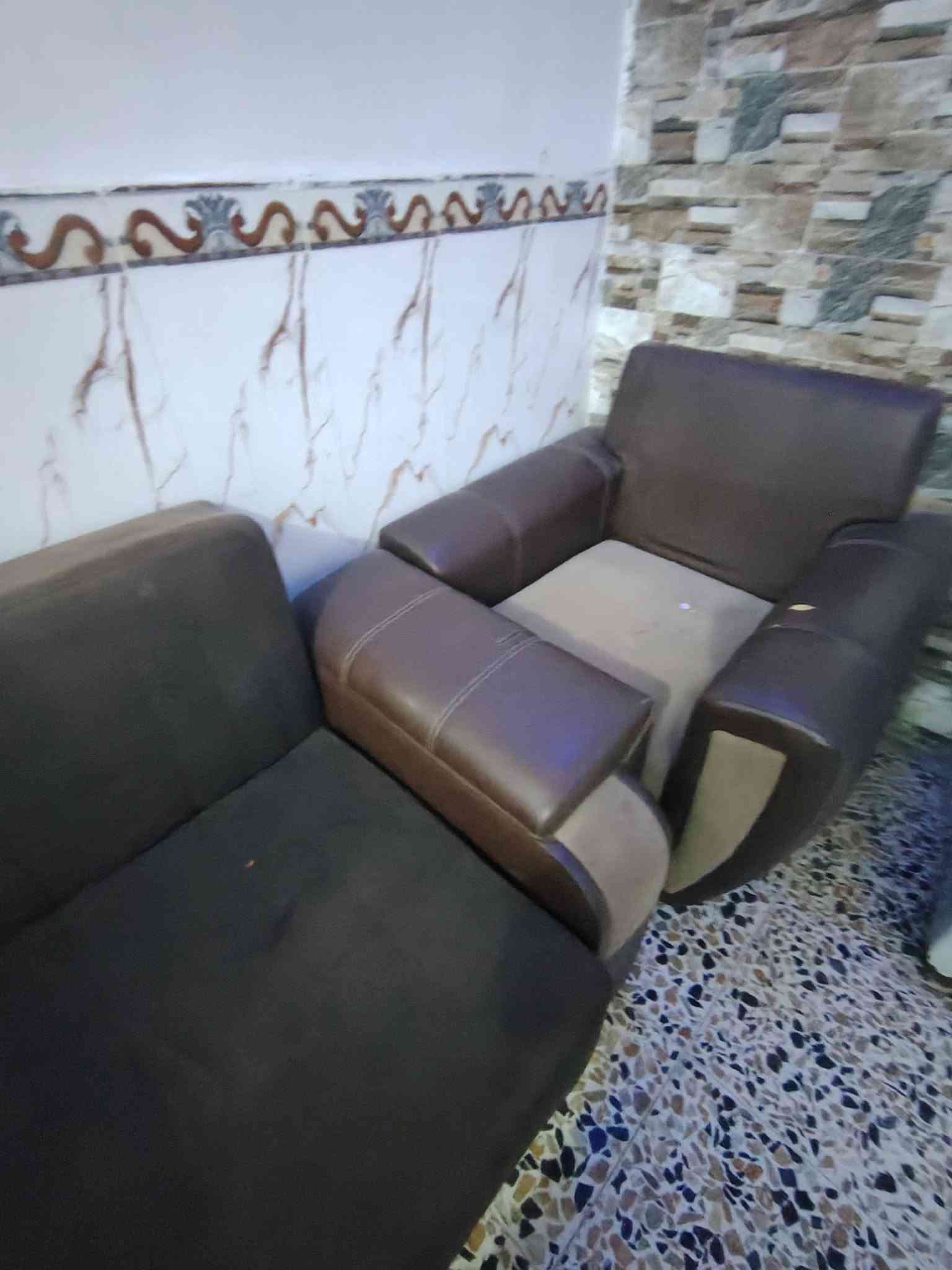 تخم للبیع السعر ٣٠٠ وبيه مجال بسيط التواصل عبر الاتصال على الرقم الثاني *********** الموقع حي الحكيم شارع افران المهدي قرب جامع الرحمن الواجهه الاتصال على الرقم الثاني ***********

