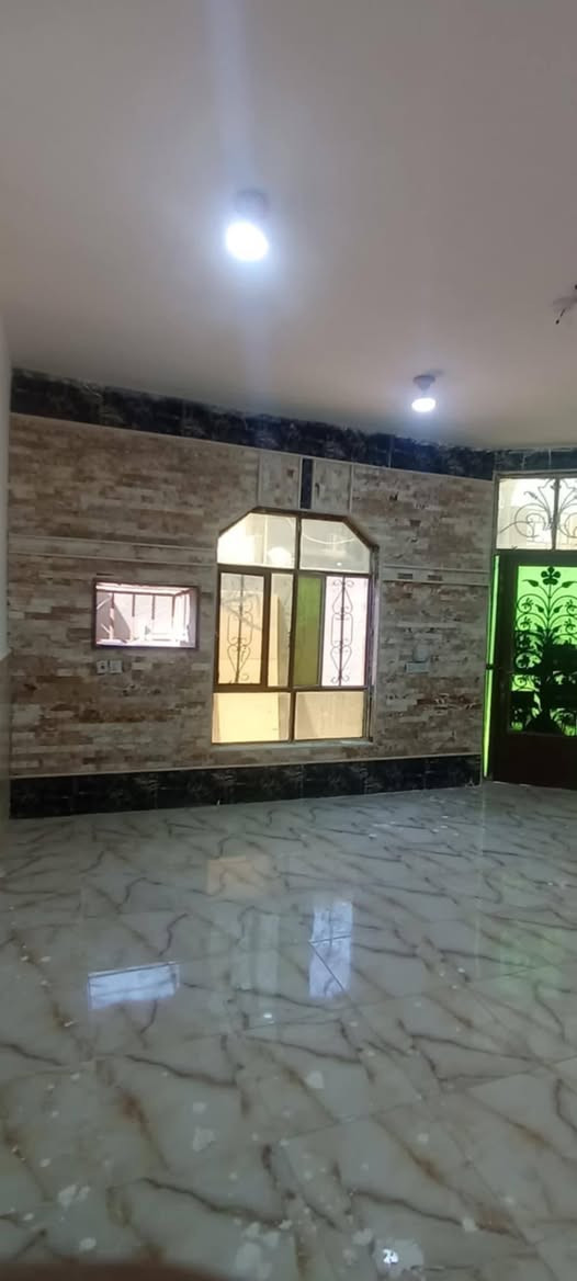 🏡 بيت للبيع – حي الحكم
للبيع بيت بمساحة 130 متر²، قرب ملعب الخماسي، يتكون من:

🔹 غرفة
🔹 صالة
🔹 براني
🔹 مطبخ حار وبارد
🔹 صحيات داخلية وخارجية

📜 حر وغير مطلوب

💰 السعر: 105 مليون دينار

📞 للاستفسار والاتصال: ***********
