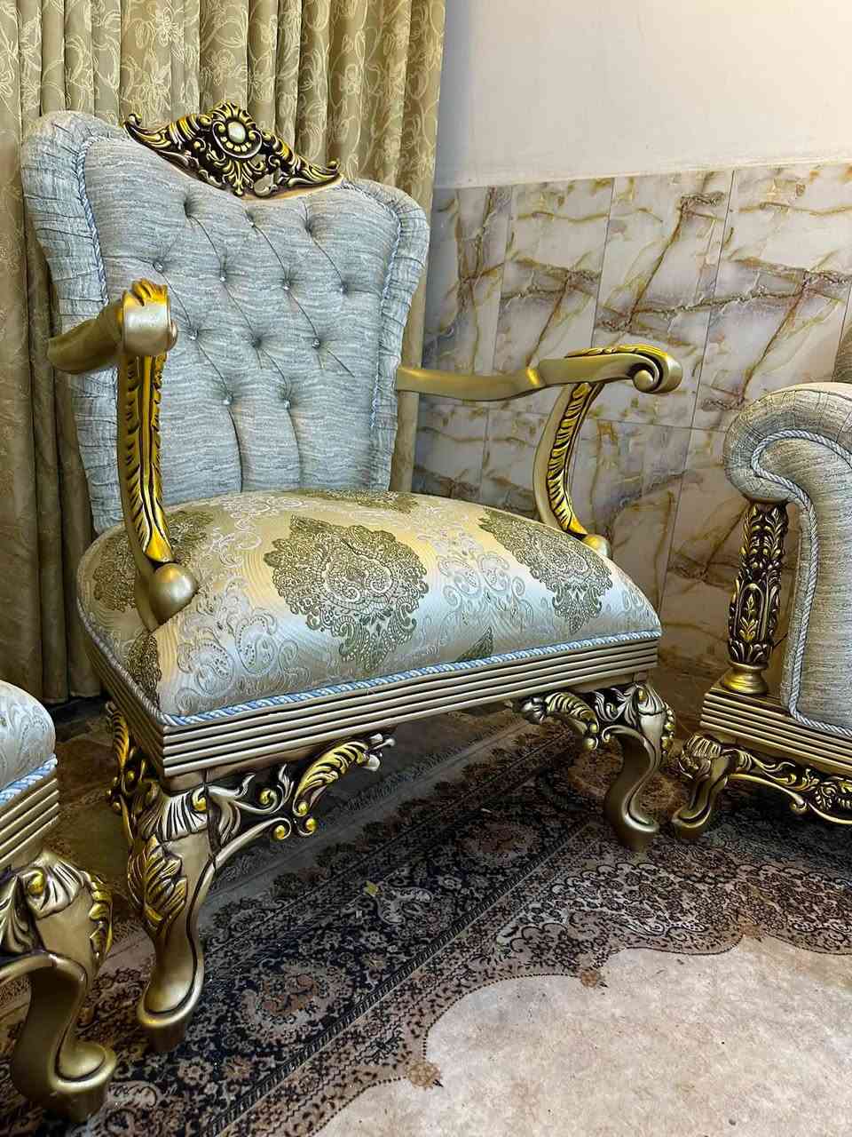تخم ملكي اصلي خشب زان جديد مستخدم اشهر عشر مقاعد مع ثلاث طبلات مكانه المنصور ***********
