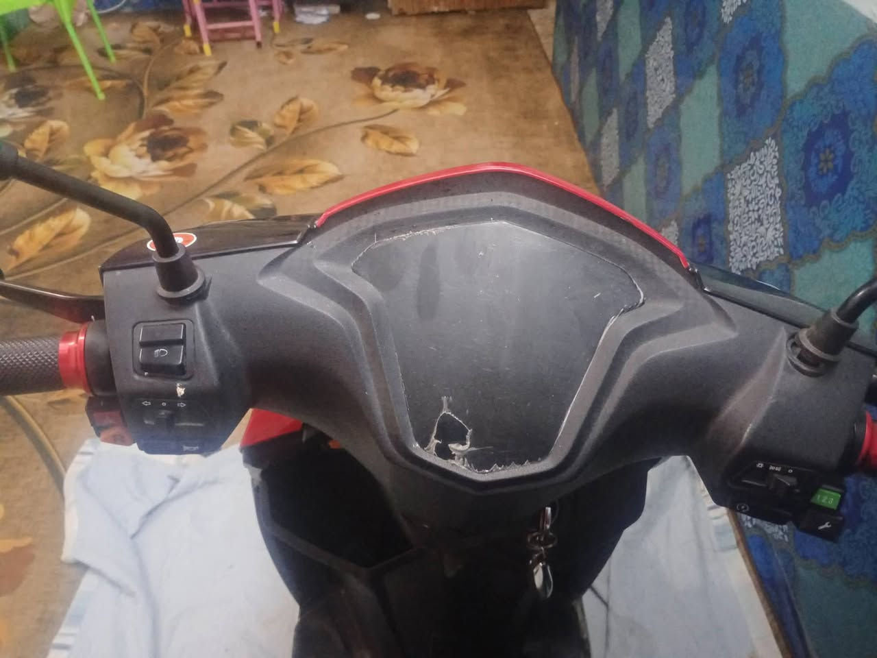 دراجه شحن سكنس شحن
دراجه نضيفه سبوع من جايبه 

بريكات: امامي خلفي 

بطاريات:6 

السعر: ٨٠٠بيه مجال 

مكان: بغداد الحسينيه. 

منفذ شحن المبايل 

3:سرعات
***********
