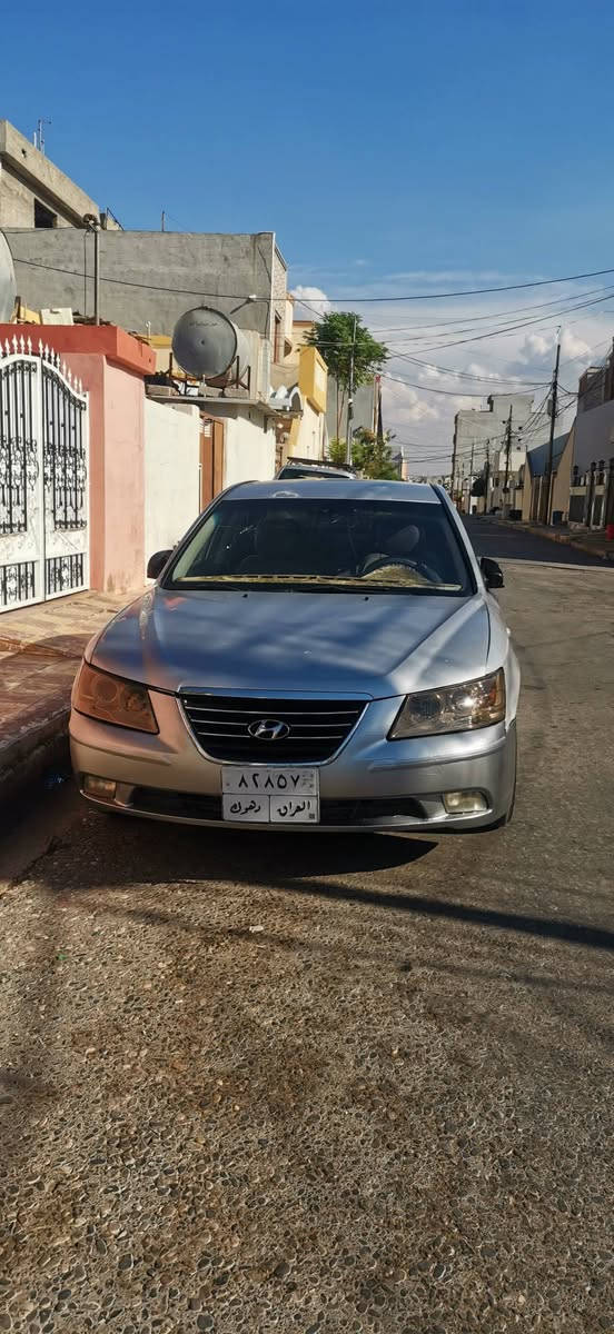 ​🚗 هيونداي سوناتا 2009 للبيع 🚗
المواصفات: خليجي  
​المحرك: 2.0 (20)  
​الرقم: دهوك (العراق)  
​الشرط: بشرط التحويل  
​الصبغ: حزام بخ  
​الحالة: نظيفة جداً كما موضح بالصور  
​💵 تفاصيل السعر:
​السعر المطلوب: 85 ورقة  
​تنزل منها غرامات بقيمة 7 أوراق  
​السعر الصافي المطلوب: 78 ورقة (7,800$) وبها مجال بسيط  
​📱 للتواصل والواتساب: ***********
