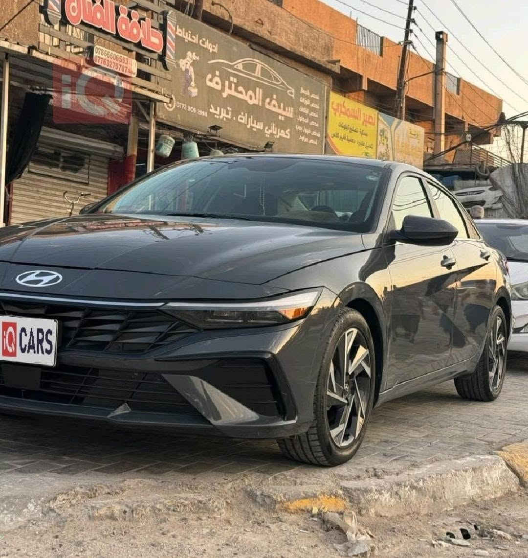 السلام عليكم.. النترا امريكي 2024  فول مواصفات مكينة 2.0 الممشى 12 الف كم 
لون اسمنتي 
مواصفات السيارة فتحة سقف وبصمة وتشغيل عن بعد حساسات امامية خلفية كاميرا خلفية نظام ترحيب  صندوك ذكي فتح عند الاقتراب شاشة Android Auto و Apple Carplay 
4 وضعيات قيادة  Smart - Normal - Eco - Sport
تحكم كامل بالمقود(ستيرن) شاحن لاسلكي عدادات ديجتال كاملة وبعد بيها هواية موصفات تدفئه بل كشنات  
بيها بس باب صبغ وجاملغ مبدل امامي
السيارة نظيفة استخدام شخصي
سعره 165 ورقة وبيها مجال.
📞 ***********
الاتصال على الرقم حصىرأ
