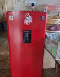 بيع سريع  عندي ثلاجه للبيع سعرها ١٠٠ وبيه مجال للتواصل 07800548155