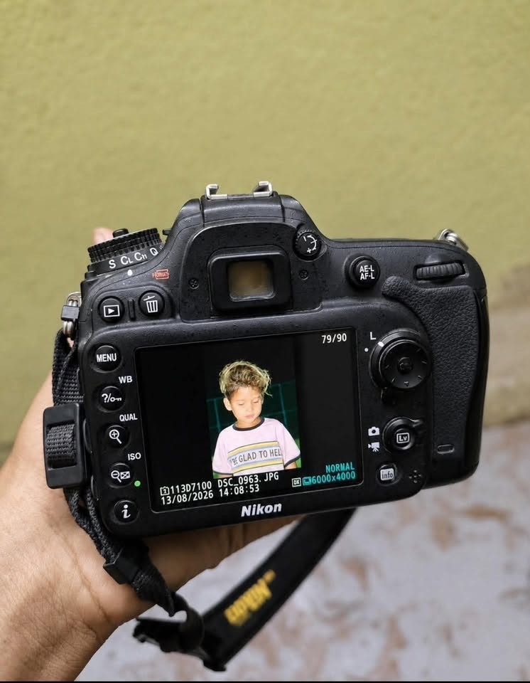 كامرة نيكون D7100
شاحن

بطارية 

وحدة

حزام كتف 

عدسة  140/18

بسعر مناسب 

المكان ديوانية الشراي يتواصل وتساب فقط

***********

