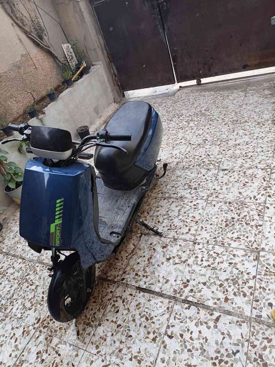 سلام عليكم دراجه شحن 5باتري نضيفه وشغاله وكامله ضواها موجود اصفاح موجود فقط كفرات تعبانه يعني ينرادلهن ضب وهاي سوالف شغال كلشي بيها وجاهزه سعرها275وبيها مجال بسيط جدا مكاني حي الجهاد بغداد ***********
