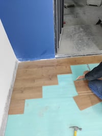 نجار اثاث • باركيه تركي ٨ ملم • شغل درجه اولى