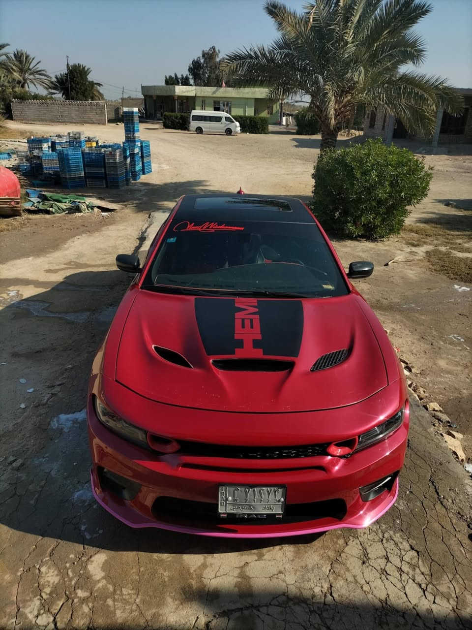 السلام عليكم جارجر للبيع موديل 2015 السياره  SXT بلاص فول مواصفات فتحه شفتات ستيرن شاشه جبيره تشغيل عن بعد  السياره لون احمر  حادث اربع قطع بدون دواخل  محرك 3600 سعر 146  و بيه مجال الرقم ***********
