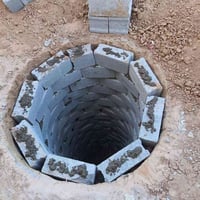 كادر حفر • بناء • صب منهولات