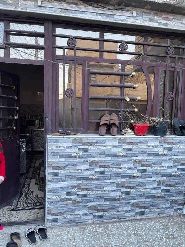بيت للبيع المساحة ١٠٠ متر واقع حال ١٢٠ بلمخابرات بفرع مدرسه الابداع
غرف نوم ٥ 

صحيات خارجية وداخلية وفوك 

صاله واستقبال ومطبخ 

السعر ١١٥ قفل 

للاستفسار ***********
