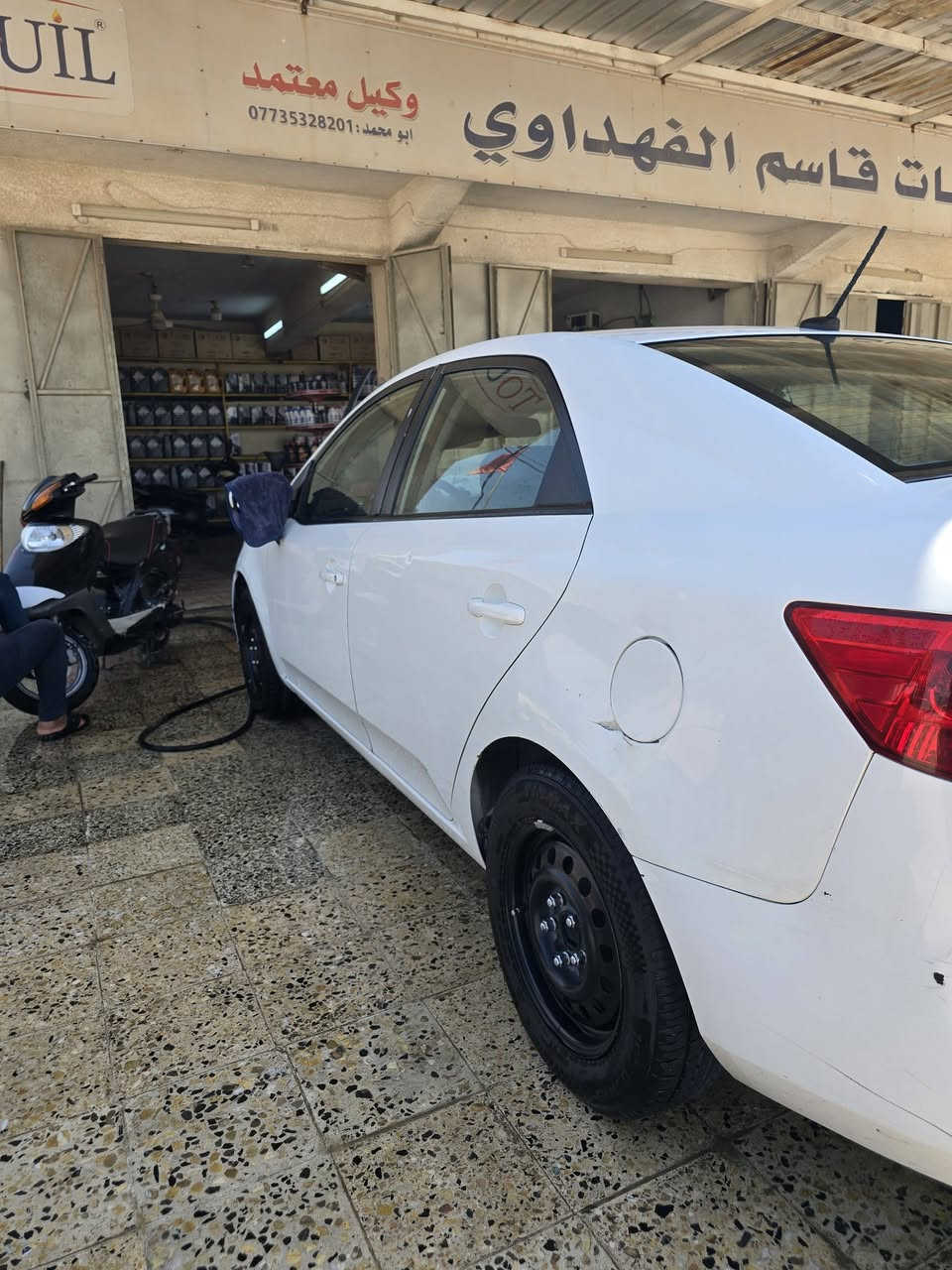 السلام عليكم فورتي 2013 امريكي 2000 سياره مال جناي خير من الله بيها صبغ فقط جاملغ خلفي مابيها قطرة معجون 
السعر 100 
***********
