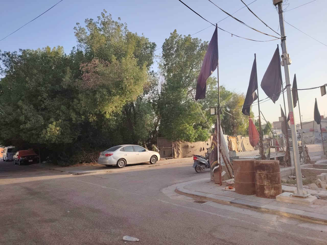 #عرصة ١٢٥ متر ركن مربعة على ساحة حي الميلاد بيها اساس كامل قريبة من شارع النوماس وسوك الميلاد 
#سعرها ٧٥ مليون وبيها مجال قليل
#للاستفسار الاتصال او المراسلة مكتب المظفر للوساطة العقارية
***********
***********
***********
#عنوان المكتب النجف حي الميلاد الحولي عمود رقم واحد
#شعدكم عروض بيع وشراء المكتب في خدمتكم
