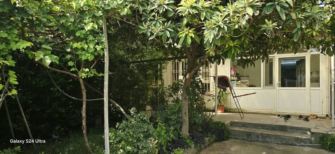 فرۆشتن و گۆڕینەوە خانوو ٢٠٠م بۆ فرۆشتن تاپۆ بنسلاوە خانووە ئێرانیەکان نزیک مزگەوتی ئەحمەدی پێک هاتووە لە دوو ژوورو مەتبەخ و ئاو دەست و حەمام حەدیقە بە نرخی زەوی ٥٦٠$ واتس ئاپ *********** أربيل, العراق
