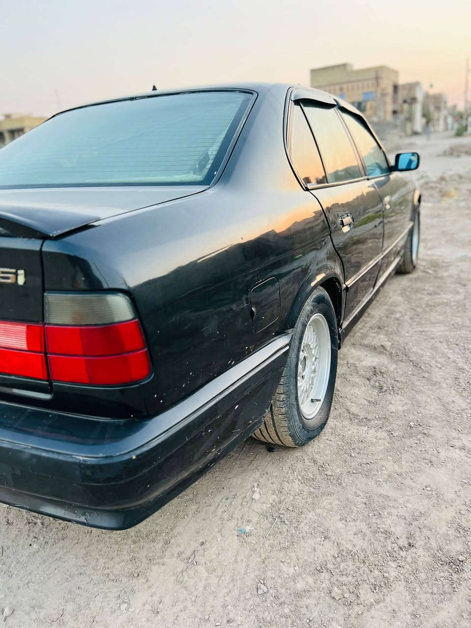 سلام عليكم بيع او مراوس بقل لن اريد فرق بي ام 525اصل بليته وسنويه مديل 90كير اوتو مكين مسكر تك فانوص تبريد شغال بيهه دعاميات ودوس ودركه m سلايت شغال السعر50وبيهه مجال ‏‪***********‬‏
