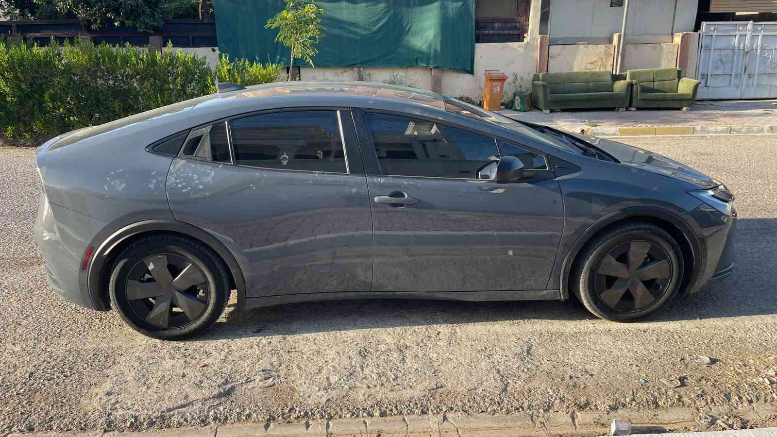 ملاحضه مكلف بالنشر مكلف بالنشر

للبيع تويوتا بريوس موديل 2024، الجيل الجديد، لون اسمنتي ، السيارة نظيفة جداً واستخدام شخصي، اقتصادية جداً بالوقود ومناسبة للاستخدام اليومي والسفر.

المواصفات:
✅ محرك 2.0 لتر هايبرد.
✅ قير أوتوماتيك E-CVT.
✅ دفع أمامي.
✅ صرفية وقود ممتازة (من أفضل السيارات الهايبرد).  
✅ شاشة معلومات.
✅ كاميرا خلفية.
✅ حساسات أمامية وخلفية.
✅ تشغيل بصمة.
✅ مثبت سرعة.
✅ نظام المحافظة على المسار.
✅ رادار أمامي وأنظمة أمان تويوتا.
✅ إنارة LED.
حالة السيارة:

* شرط الفحص
* مكينة، قير، شاصي بحالة ممتازة.
* لا تحتاج أي مصروف.
* سيارة جاهزة
* صورة الضرر مع رقم الشاصي داخل المنشور

📍الموقع: كركوك
💰السعر: (١٦٠$) .
📞 للتواصل: (***********)
— في ‏‏كركوك‏‏.
Sofyan Ahmed
