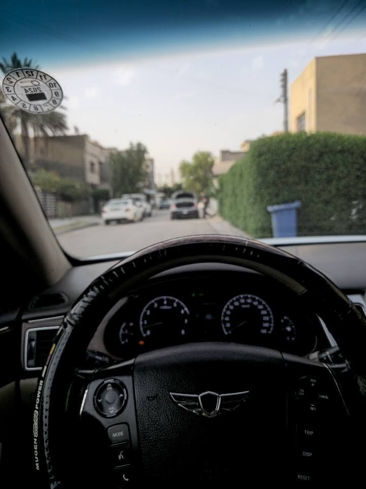 السلام عليكم 
هونداي جنسيس رويال خليجية 2014 كتلوكات شركة 
رقم اربيل انكليزي 
مواصفات 
فتحة سقف 
بردة خلفية متحركة
 بك لايت لد
 لايت عالي وناصي زنون 
كشنات جلد كهرباء
 صاج بوب + دشبول بالكامل 
بصمة تشغيل 
دبل صالنصة 
ماشية 157كيلو
بصمة تشغيل 
بصمة بوب
تحكمات ستيرن
شاشة 
كامرة خلفية
ويل كروم حجم 18
محرك 3800 
مكاني بغداد 
السيارة بيها قطعتين صبغ 
مكينة كير بلاد 
السعر 132وبيها مجال للشراي
رقمي *********** بغداد, العراق

