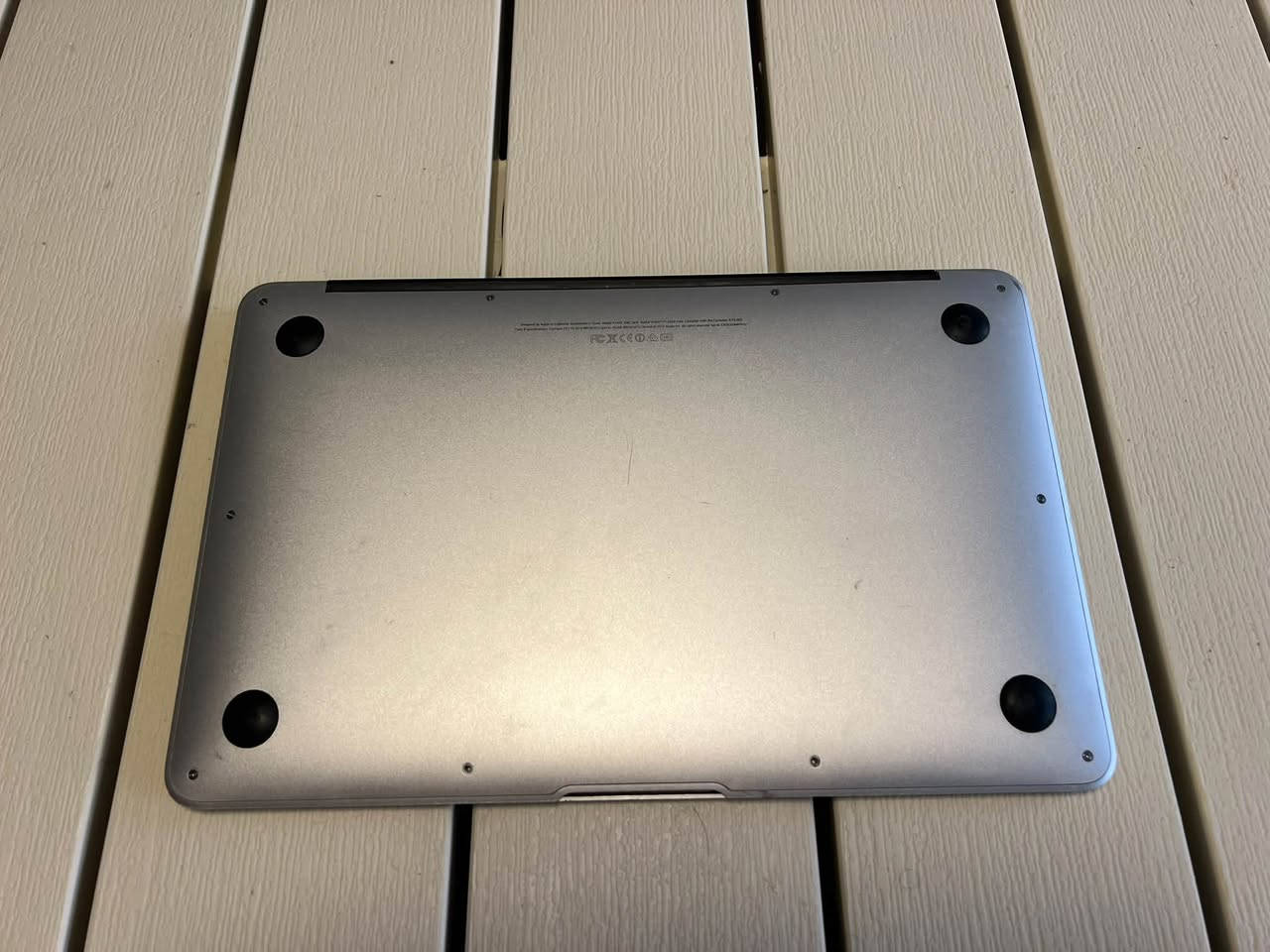 السلام عليكم 

لابتوب  Apple MacBook Air 
بروسيسور intel core i5 الجيل الرابع
رام 4GB
هارد   Toshiba 128GB mSATA SATA SSD
السعر  175  الف دينار
موبايل ***********

نص مكتوب في الصور:
- Settings Home Find a setting System Display Sound Notifications & actions Focus assist Power & sleep Battery Storage Tablet Projecting to this PC Shared experiences Type here to search About Your PC is monitored and protected. See details in Windows Security Installed RAM 4.00 GB DDR3 Processor Intel(R) Core(TM) i5-4250U CPU @ 1.30GHz 1.90 GHz Graphics Card 113 MB Intel(R) HD Graphics 5000 Storage 113 GB 35 GB of 113 GB used DESKTOP-OLJA8HH Rename this PC Device Specifications Copy Device Name DESKTOP-OLJA8HH Processor Intel(R) Core(TM) i5-4250U CPU @ 1.30GHz 1.90 GHz Installed RAM 4.00 GB Graphics Card Intel(R) HD Graphics 5000 (113 MB) Storage 113 GB SSD APPLE SSD SD0128F Device ID 60454E40-7C47-443E-95D2-403A8E5BDDED Related settings Change product key or upgrade your edition of Windows Read the Microsoft Software License Terms BitLocker settings Device Manager Remote desktop System protection Advanced settings Rename this PC (advanced) Get help Give feedback 1:07 AM 9/17/2026 صافی غالباً 29°C ENG