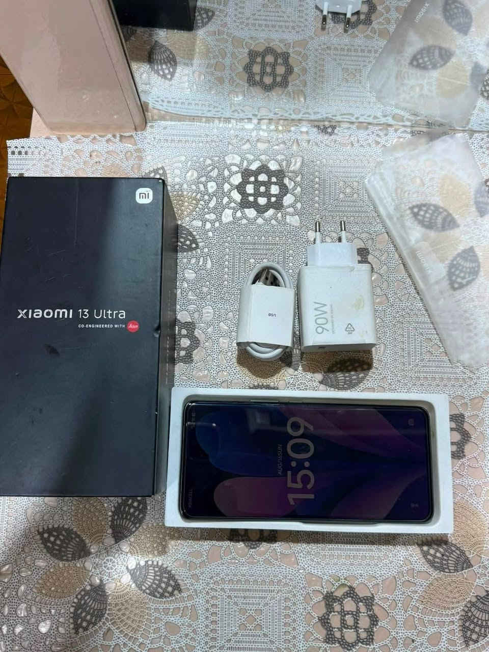 📱شاومي 13 الترا
مراوس مع هونر او بيع

​اللون: أخضر زيتوني (Olive Green) بظهر من الجلد الفاخر المقاوم للبصمات

​الذاكرة الداخلية: 512 جيجابايت (مساحة ضخمة جداً للتخزين)

​الرام: 16+16 جيجابايت (إجمالي 32 جيجابايت لأعلى أداء وسلاسة)

​الحالة: نظيف جداً بحالة الزيرو (استخدام حشيم، خالي من أي خدش أو عيب أو تصليح، الجهاز بحالة الشركة)

​الملحقات: كامل ملحقاته الأصلية ويا الجهاز (الكرتونة الأصلية + الشاحن السريع الأصلي + الغلاف الأصلي)

​أبرز مواصفات وقوة الجهاز

​الكاميرات والتصوير:

​منظومة كاميرات احترافية بالكامل بالتعاون مع شركة Leica الشهيرة.

​4 كاميرات بدقة 50 ميجابكسل لكل كاميرا.

​المستشعر 📱شاومي 13 الترا 
​مراوس مع هونر او بيع

​اللون: أخضر زيتوني (Olive Green) بظهر من الجلد الفاخر المقاوم للبصمات

​الذاكرة الداخلية: 512 جيجابايت (مساحة ضخمة جداً للتخزين)

​الرام: 16+16 جيجابايت (إجمالي 32 جيجابايت لأعلى أداء وسلاسة)

​الحالة: نظيف جداً بحالة الزيرو (استخدام حشيم، خالي من أي خدش أو عيب أو تصليح، الجهاز بحالة الشركة)

​الملحقات: كامل ملحقاته الأصلية ويا الجهاز (الكرتونة الأصلية + الشاحن السريع الأصلي + الغلاف الأصلي)

​أبرز مواصفات وقوة الجهاز

​الكاميرات والتصوير:

​منظومة كاميرات احترافية بالكامل بالتعاون مع شركة Leica الشهيرة.

​4 كاميرات بدقة 50 ميجابكسل لكل كاميرا.

​المستشعر الرئيسي عملاق بحجم 1 إنش (Sony IMX989) مع فتحة عدسة متغيرة (f/1.9 إلى f/4.0).

​تقريب بصري هائل (Zoom)120x بدقة عالية ودعم تصوير فيديو حتى 8K.

​الشاشة:

​شاشة عملاقة من نوع LTPO AMOLED بحجم 6.73 إنش.

​دقة خارقة +WQHD وتدعم 1800 nits سطوع عالي تحت الشمس.

​معدل تحديث 120Hz سلس جداً ودعم ألوان 68 مليار لون وDolby Vision.

​المعالج والأداء:

​أقوى معالج Snapdragon 8 Gen 2 بتكنولوجيا 4 نانومتر.

​تشغيل أقوى الألعاب (مثل ببجي وإي فوتبول) بأعلى فريمات ومعدل استقرار ممتاز بدون حرارة بفضل نظام التبريد المائي الحلقي Loop LiquidCool.

​البطارية والشحن:

​بطارية ضخمة بسعة 5000 ملي أمبير تدوم ليوم كامل من الاستخدام الثقيل.

​شحن سلكي سريع بقدرة 90 واط (يشحن بالكامل في دقائق).

​يدعم الشحن اللاسلكي السريع بقدرة 50 واط والشحن اللاسلكي العكسي.

​المكان: البصرة

​للتواصل والاستفسار: ***********

الرئيسي عملاق بحجم 1 إنش (Sony IMX989) مع فتحة عدسة متغيرة (f/1.9 إلى f/4.0).

​تقريب بصري هائل (Zoom)120x بدقة عالية ودعم تصوير فيديو حتى 8K.

​الشاشة:

​شاشة عملاقة من نوع LTPO AMOLED بحجم 6.73 إنش.

​دقة خارقة +WQHD وتدعم 1800 nits سطوع عالي تحت الشمس.

​معدل تحديث 120Hz سلس جداً ودعم ألوان 68 مليار لون وDolby Vision.

​المعالج والأداء:

​أقوى معالج Snapdragon 8 Gen 2 بتكنولوجيا 4 نانومتر.

​تشغيل أقوى الألعاب (مثل ببجي وإي فوتبول) بأعلى فريمات ومعدل استقرار ممتاز بدون حرارة بفضل نظام التبريد المائي الحلقي Loop LiquidCool.

​البطارية والشحن:

​بطارية ضخمة بسعة 5000 ملي أمبير تدوم ليوم كامل من الاستخدام الثقيل.

​شحن سلكي سريع بقدرة 90 واط (يشحن بالكامل في دقائق).

​يدعم الشحن اللاسلكي السريع بقدرة 50 واط والشحن اللاسلكي العكسي.

​المكان: البصرة

​للتواصل والاستفسار: ***********
