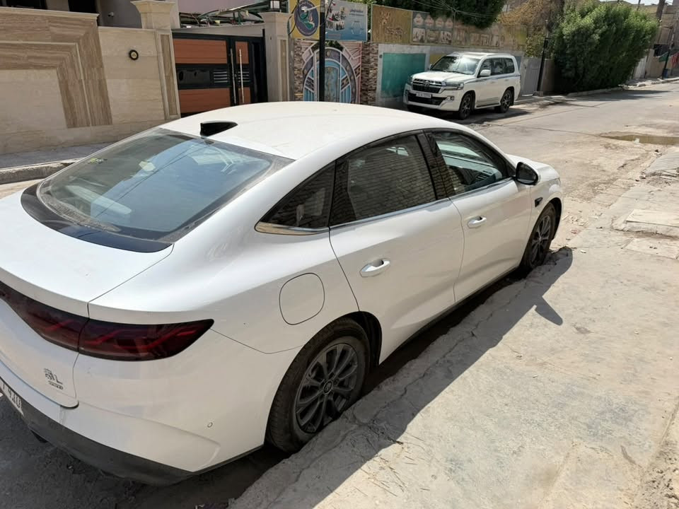 كنL
ماشية 24الف

13 كامرة

بدون بانوراما 

رادار امامي خلفي جانبي

داخل ابيض

بطارية 80km
***********
