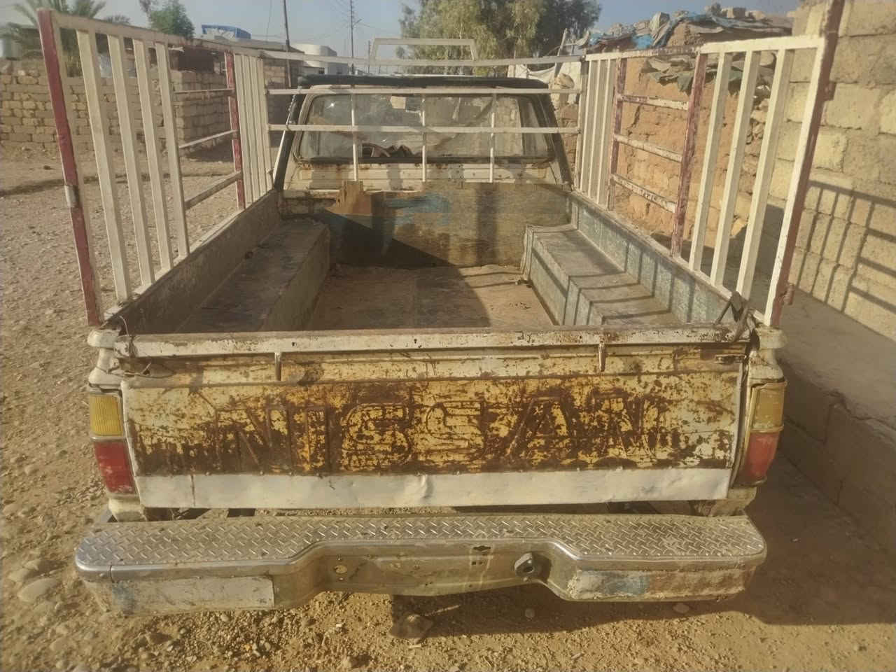 بيكم 83 متروك بس يعوزو ويرمنيه الشرعي بل مصارف ما متواصل مع السعر مليون وربع وبي مجال رقم نينوى قديم المكان موصل ايمن ***********
