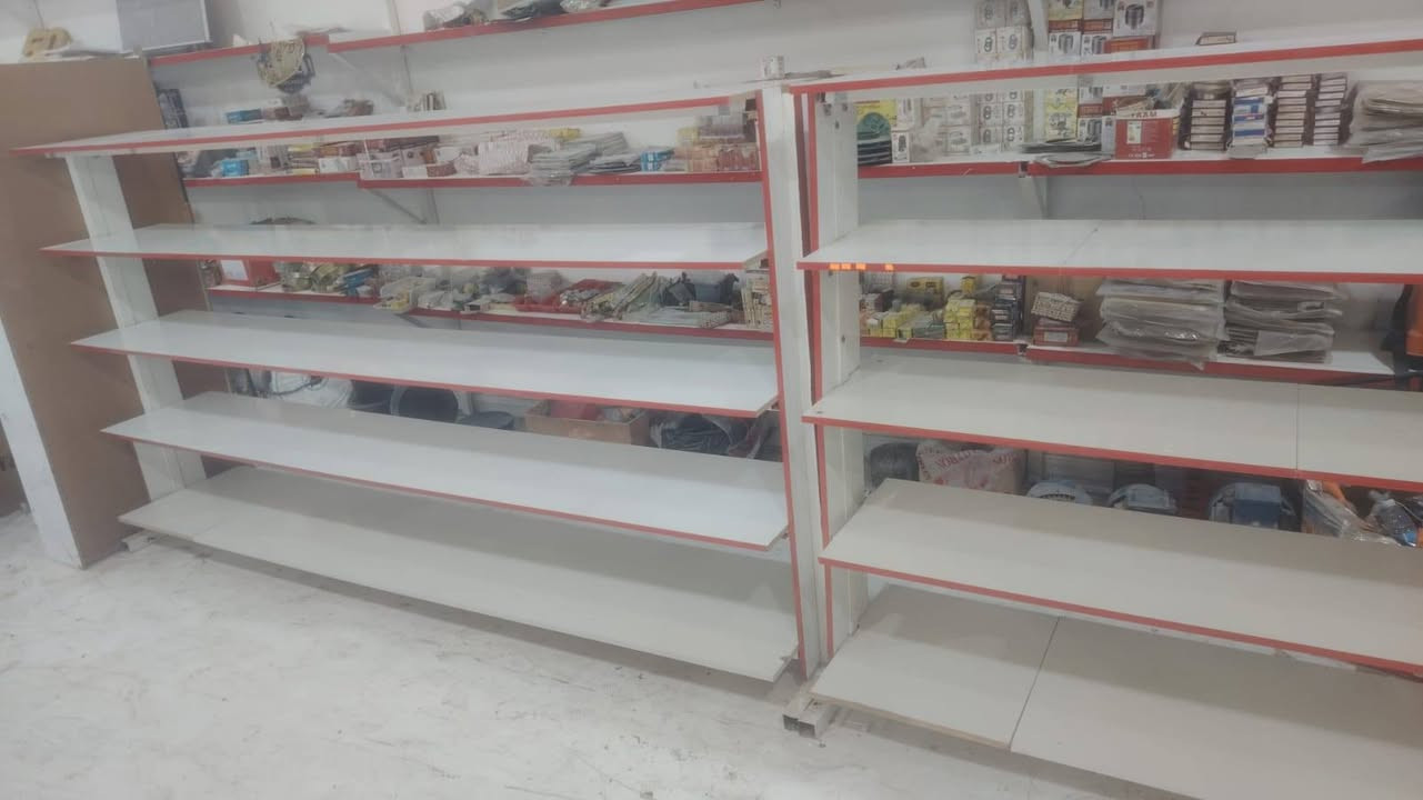رفوف وسطيات للبيع طول 2/5 وعرض 50 سنتيم سعر الواحد 175 الف بالديوانية ***********

