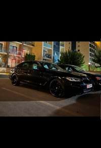 BMW 530eام بكج  وارد امريكي   حادثهة.  موضح بلصورة  السيارة كاسرة بستم...