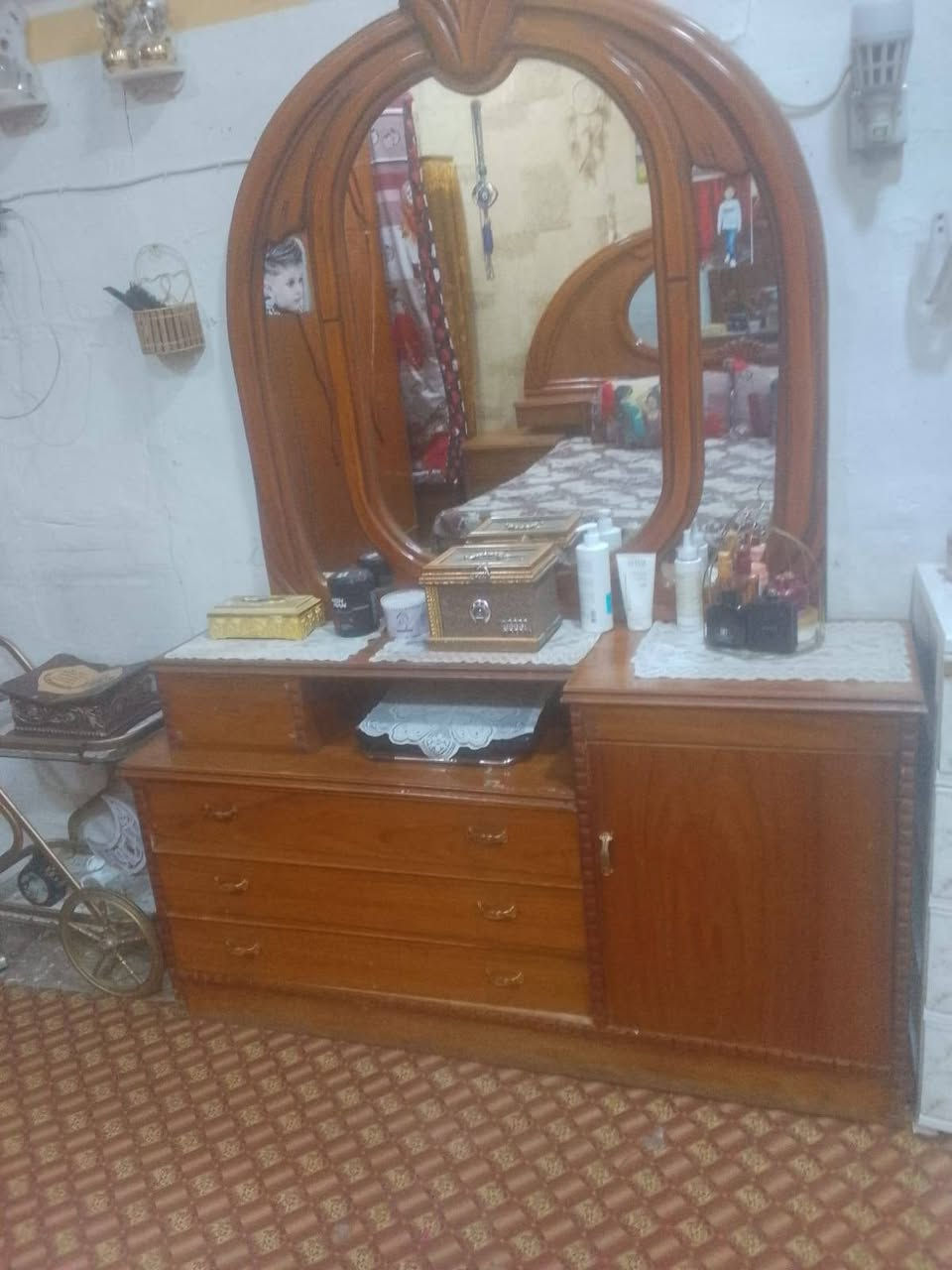 السلام عليكم أغراض للبيع غرفه نوم صاج عراقي بسعر 500 عربانه تقديم ب15 ميز مكتبي 15 طبلات 20 ميز مرايا مع كومدي 25 والاغراض بيهم مجال مكان بغداد باب الشيخ الإستفسار على الرقم ***********
