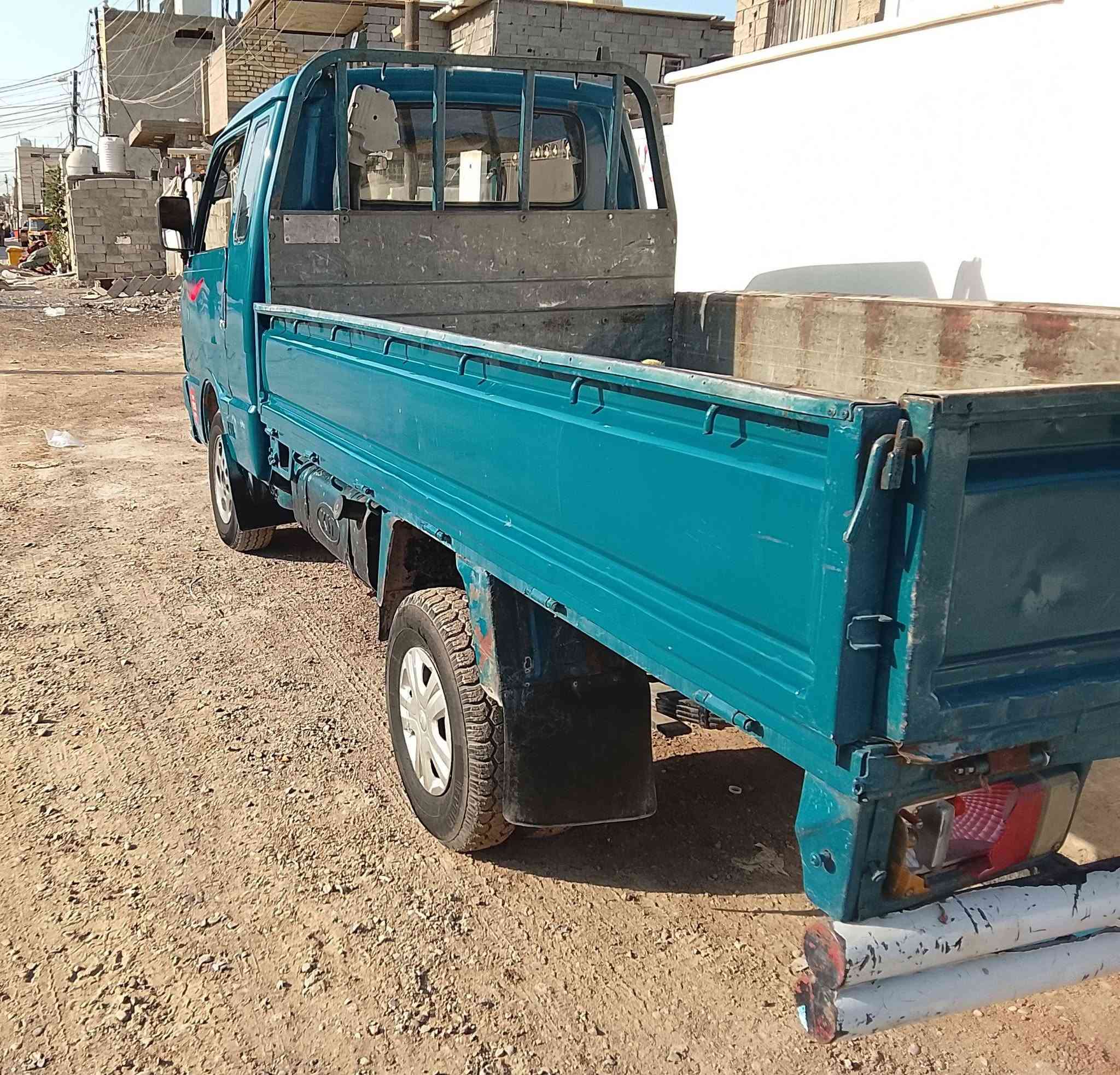 سلام عليكم كية حمل موديل 96سيارة.  كير و مكينة. واكسن وشاصي  كفالة. تخم. تاير باتري جديد  مكان بغداد السعر55 وبيها مجال رقم ***********
