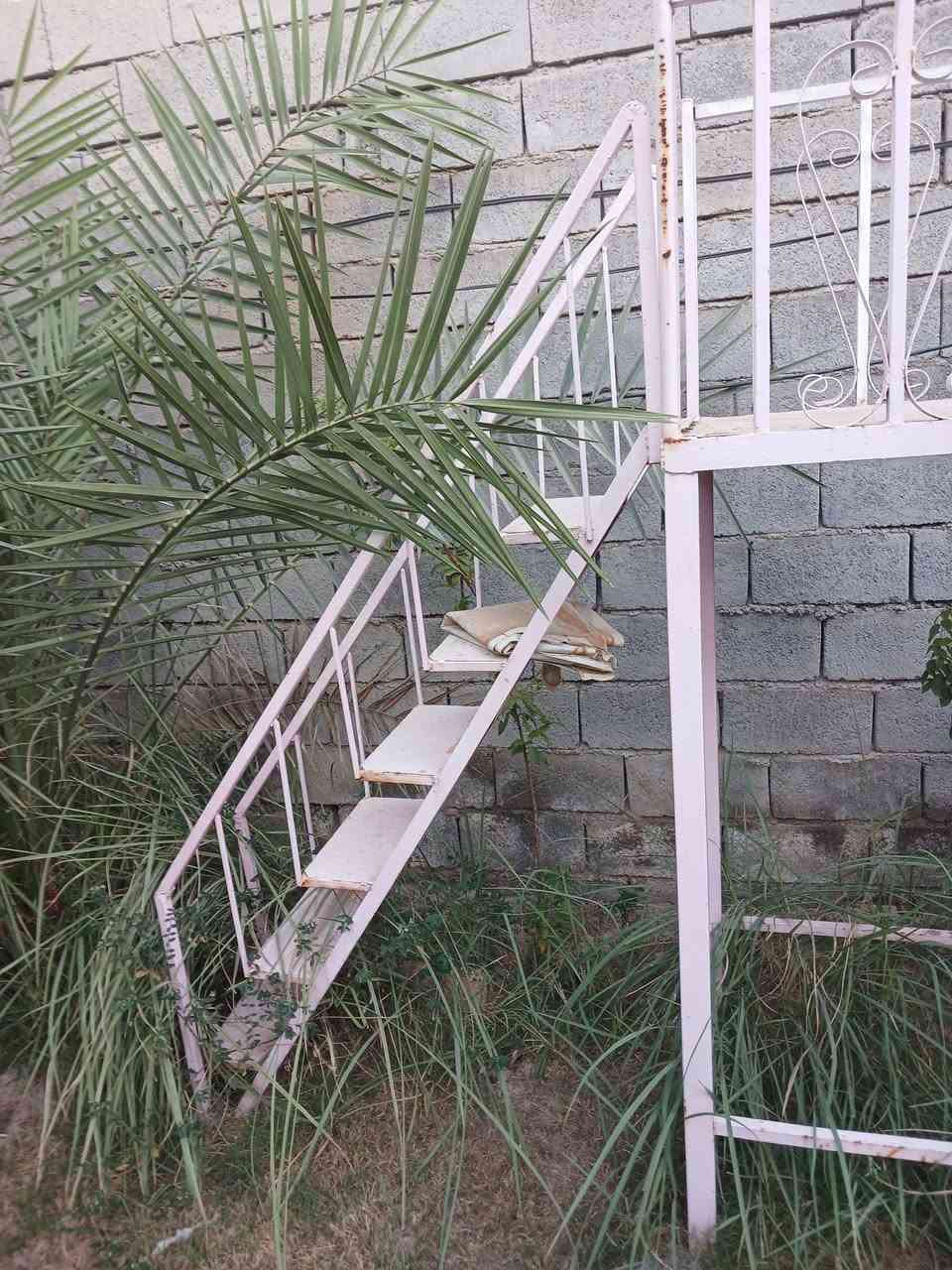 السلام عليكم زحليقه للبيع سعرهه ٢٠٠ رقم الهاتف ***********
