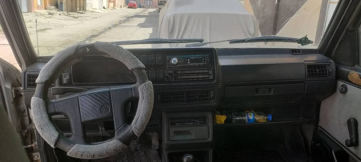 السلام عليكم ورحمه الله 
جيتا كولف ١٩٩١ 
محرك  0,8وكير نظيف 
سنوية باسمي وهزة جديدة كوبون بانزين بيها شرط التحويل
بدون ضرر بيها صبغ بخ فقط بوند وسقف وصندوق اثر تقحيل 
تحتاج بعض الترتيبات البسيطة 
السعر ٢٥$ وبيها مجال بسيط 
للتواصل ***********
