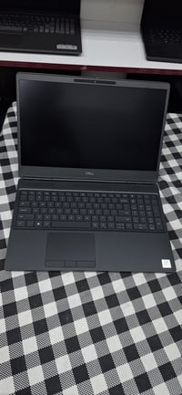 Dell precision 7550 * المعالج : H 10850-17 Intel Core  * كارت الشاشة ا...