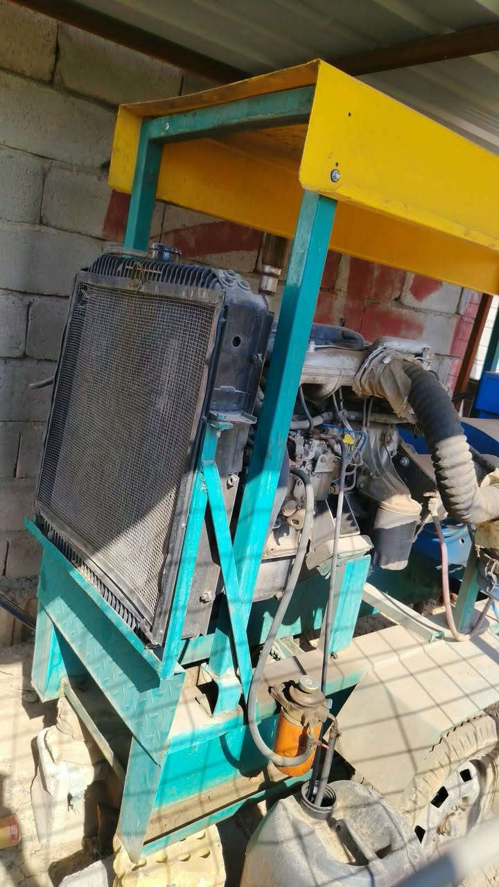 السلام عليكم مولد للبيع محرك كيا  3000 بيها تايرات يعني متعبك وسقيفه كامله باتري جديد وتانكي مال كاز وياها 
مكينه نضيفه سعرها 16 ورقه
استفسار 
***********
***********
ابو امير
