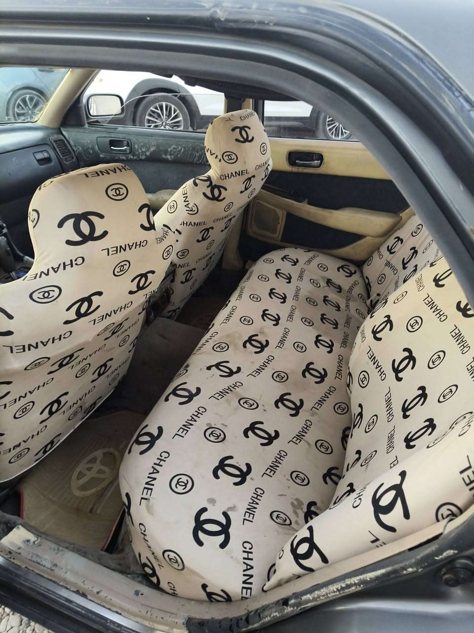 سلام عليكم لكزز لبيع لبيع موديل 92 مكينه رأس ثور مكفولة سياره كامله بيه ملاحظات بسيطه سياره مال جناي رقم جديد تحويل مباشر مكان بغداد محموديه ورجائن مو شراي ليراسل سعر 33 وبيه مجال وشراي بخدمته ***********
