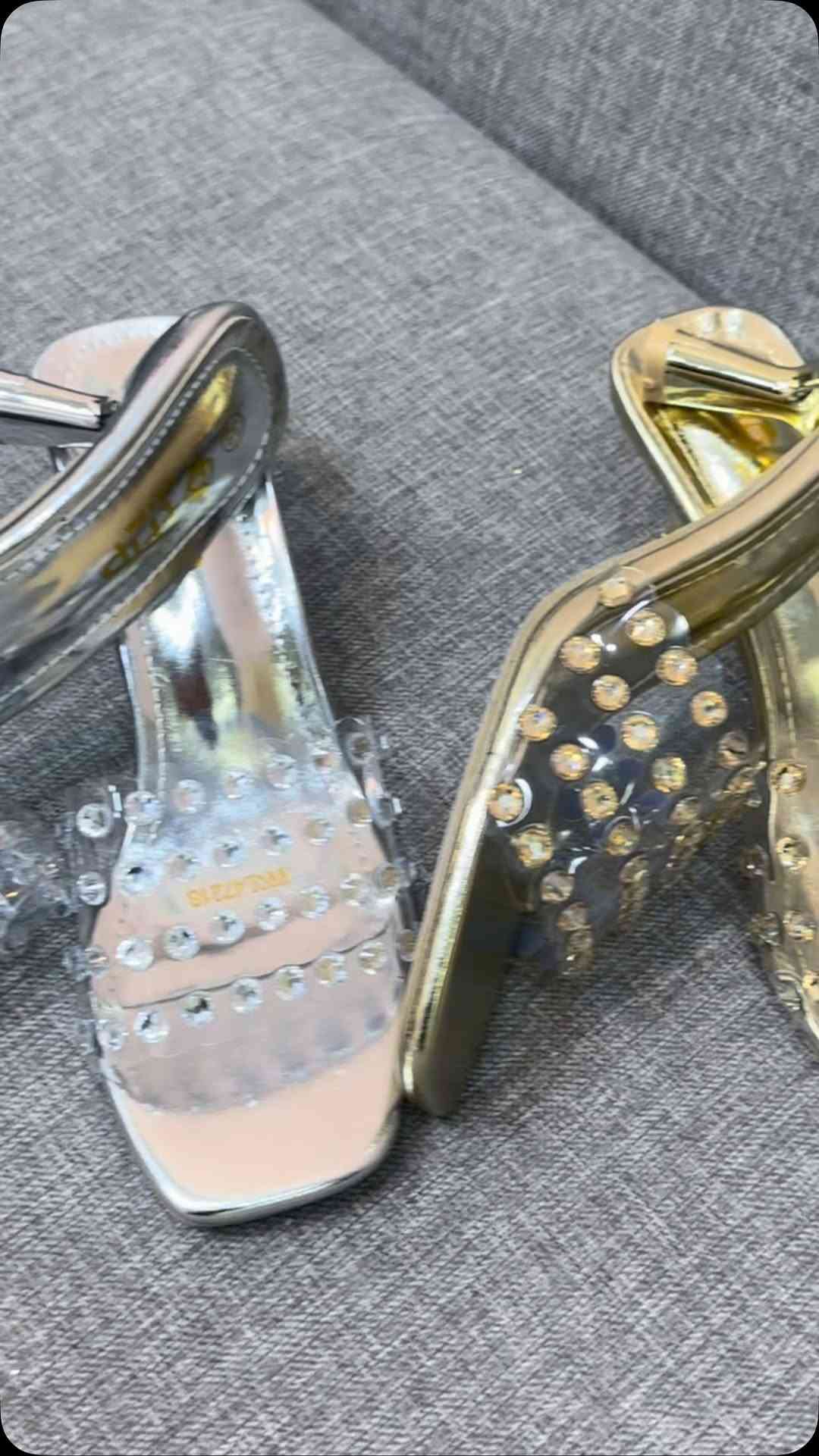 شاحطة كعب تخبل 😍👠
إذا تحبين الشياكة والنعومة بنفس الوقت، هاي القطعة إلج 🤍✨

كعبها يعطي اللوك لمسة أنيقة ومرتبة، وتناسب الطلعات والمناسبات وحتى اللوك اليومي 🌷

 القياسات: 37 | 38 | 39 | 40 | 41

لا تخلينها تفوتج 😍
اختاري قياسج وخلّي أناقتج تحچي عنج 🤍
