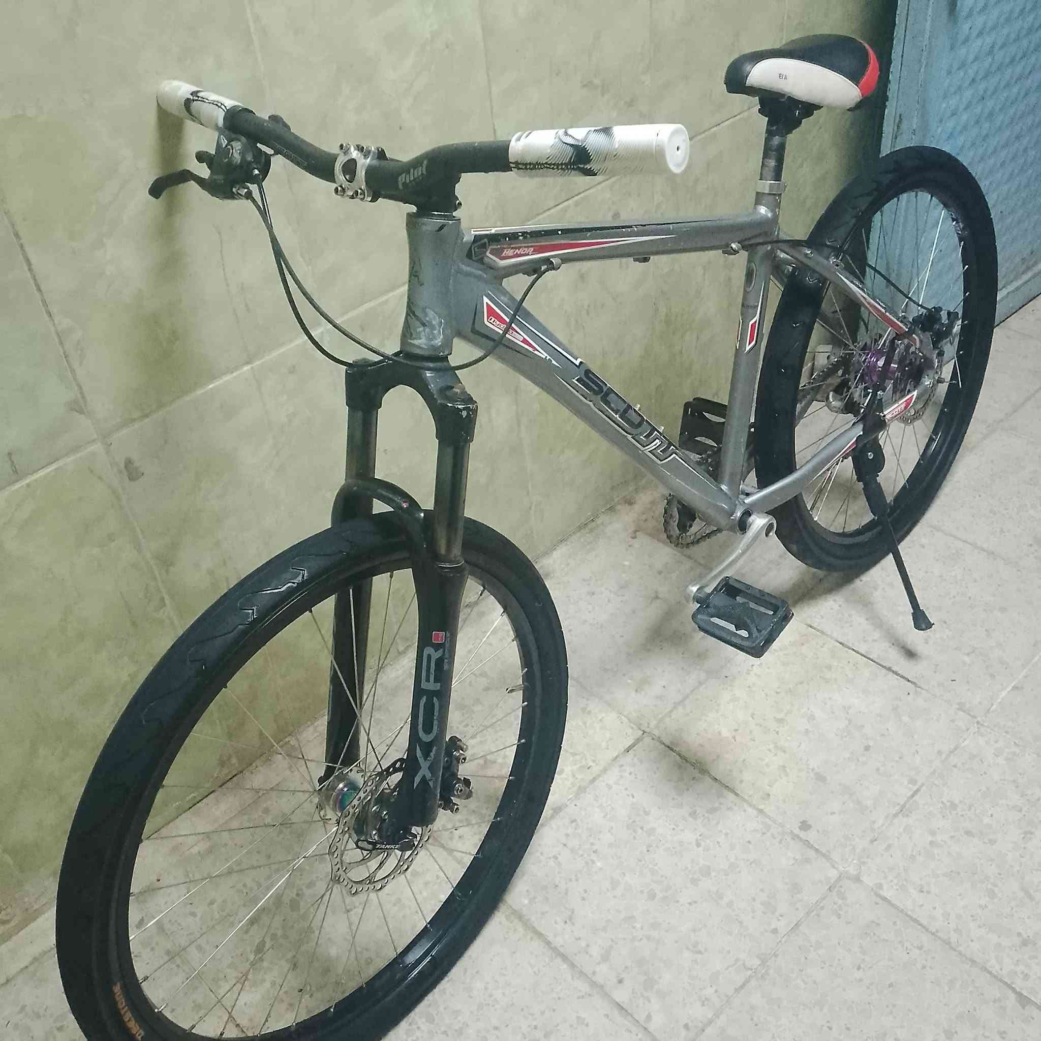 السلام عليكم بايسكل للبيع سكوت المنيوم حجم 26 بايسكل مزود سعر 150 وبي مجال للطيبين العنوان بغداد مدينه الصدر رقم الهاتف ***********
