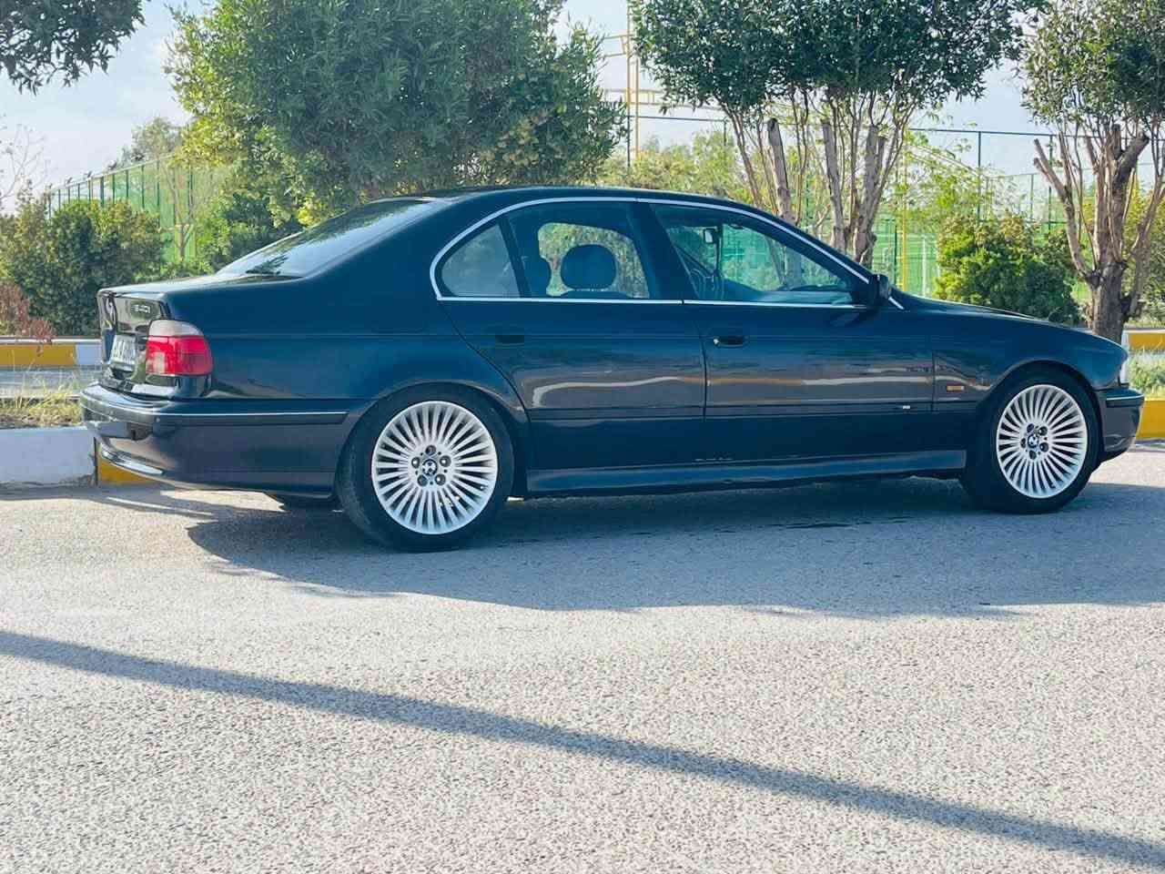 السلام عليكم
Bmw e39 صقر 
540 موديل 99 
مكينه v8

للبيع او المراوس حسب القناعه 
رقم ديالى دولي تحويل مباشر 
سياره وارد ياباني 
مصبوغه عام جماليه فقط بدون حادث بدون بارد 
مكينه كير تبريد تخم تاير باتري بالشرط 
سعر88 بيها مجال بسيط 
العنوان صلاح الدين الضلوعيه 
رقم ***********
