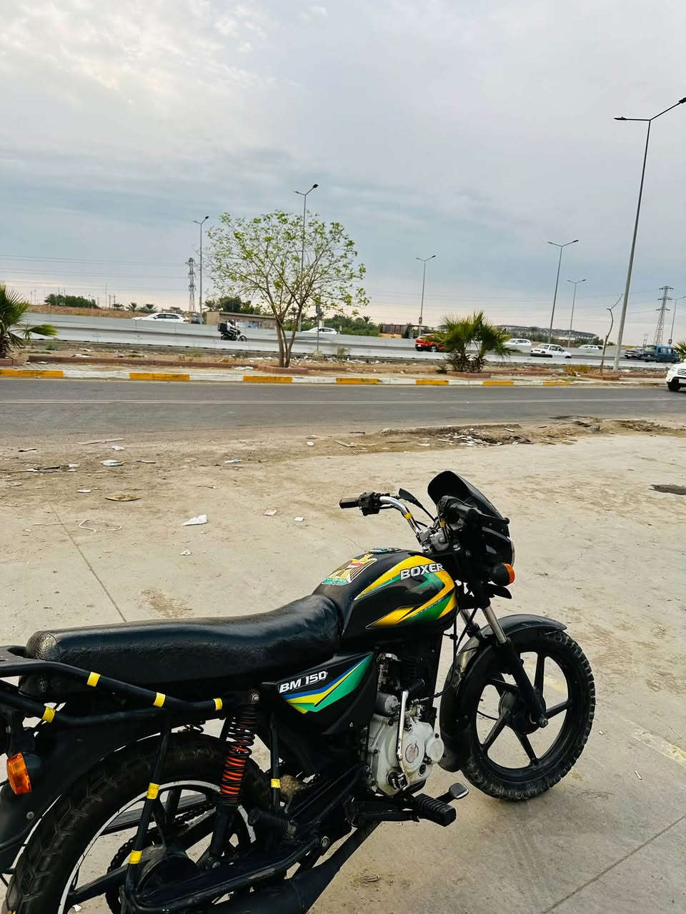 بوكسر   2022 ✅
دراجه حلوه وشغاله مكفوله من تنقيص او تبخير 

شلعه معدل خير من الله 
كهربائياته كلهه شغاله ❤️
المكان بغداد. 📍
 📍سعره ٧٥٠ الف وبيه مجال بسيط حك الجيه. 

***********📞☎️
