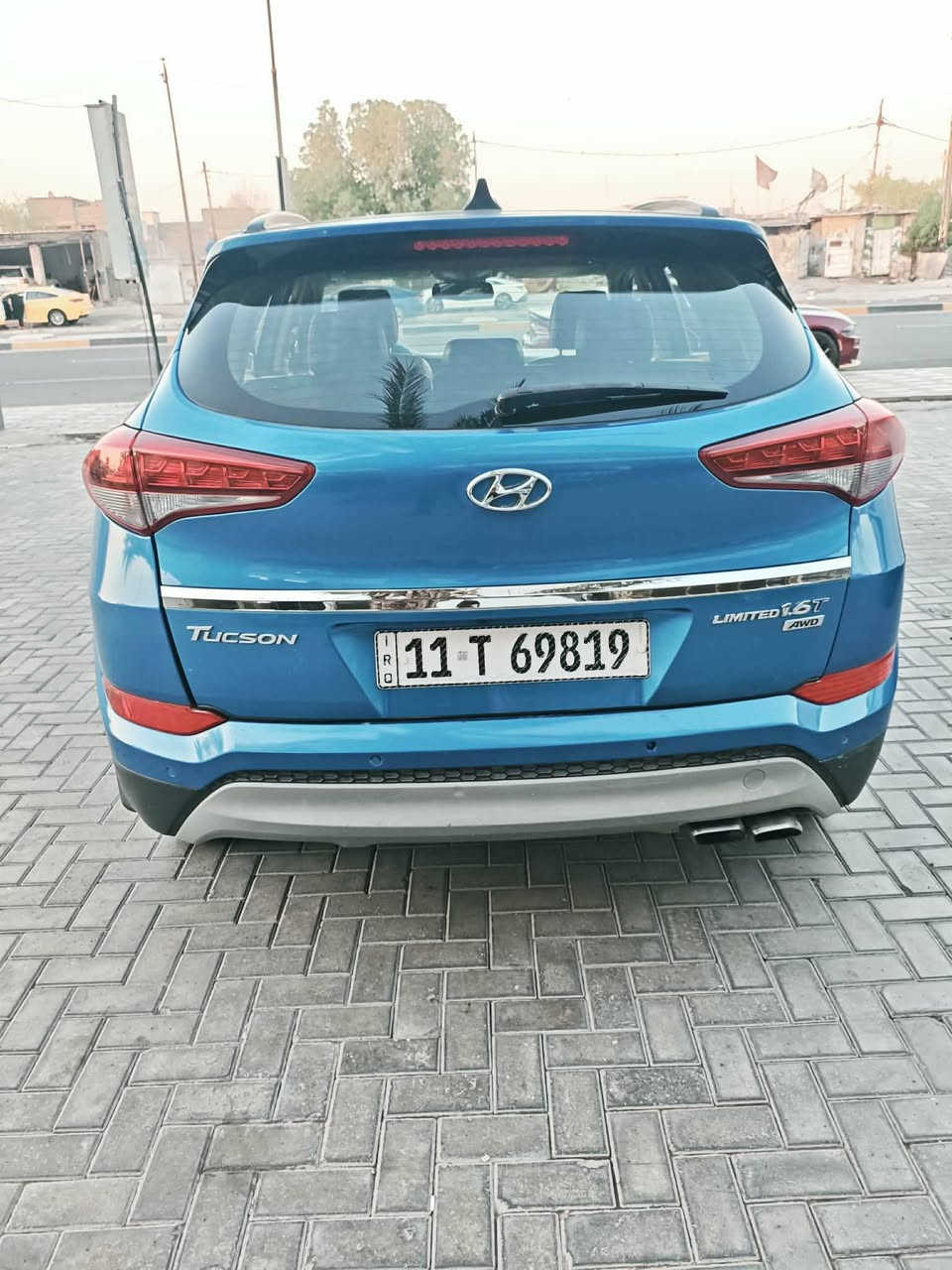 توسان موديل 2018 ليمتد 
محرك 1.6T AWD 
فول مواصفات 
كراسي جلد 
مقعد سائق كهربائي
تشغيل عن بُعد
دخول وتشغيل ذكي
مثبت سرعة
تحكم بالمقود
كاميرا خلفية
حساسات اصطفاف
تحكم إلكتروني بالمناخ
شاشة ونظام ترفيه
تحكم بالمقود بالصوت والاتصال
أنظمة ثبات وجر
مراقبة ضغط الإطارات
إضاءة نهارية
فتحة 
حساسات امامي خلفي  
باقي المواصفات الأخرى 
مكان السيارة بغداد 
للاستفسار *********** واتساب
