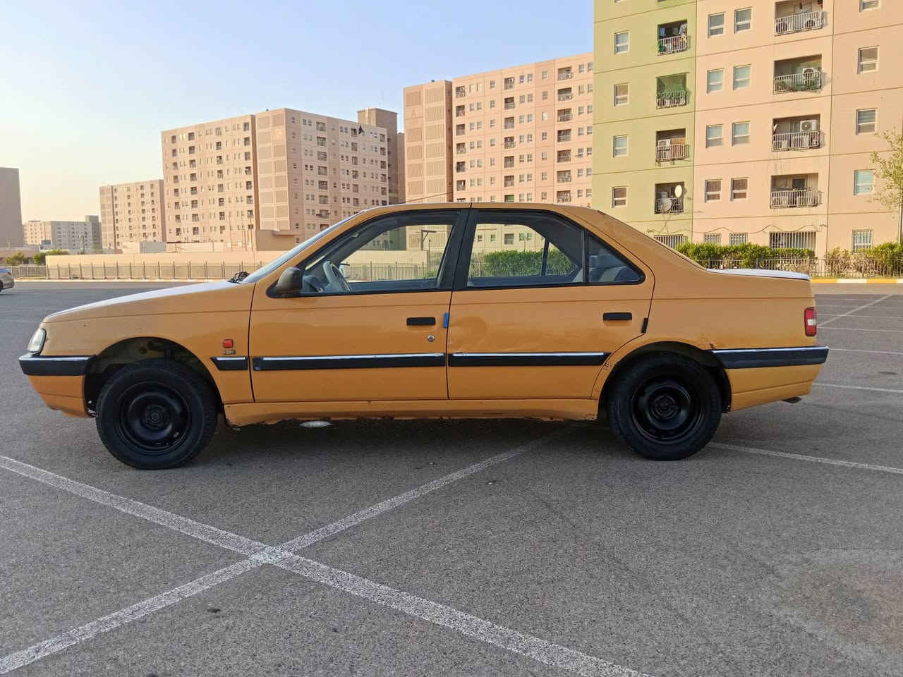 السلام عليكم بيجو 405موديل 2015سياره  مكينه تبخربسمي جاملغ أمامي يسرا السعر 32بيها مجال مكاني بسمايه***********
