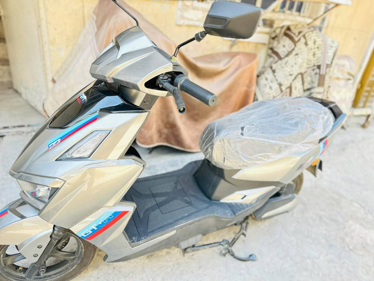 سلام عليكم الدراجه🥇
دراجه السكنس رياضي   🥇
لون رصاصي 🔘
ملف 2000Wحقيقي ✅
نضام تشغيل بصمه معه سويج +كارتين NFC يعني تشغيل بل شاشه 
سرعه حقيقي ⏫ 80k
لايت زنون عالي ناصي 
جهاز إنذار 🚨 سرقه 
تحتوي على 6باتري كبير كرافين 🔋
حجم الباتري 38امبير يعني كلش زين🔋
تمشيك الدراجه اكثر من 80كيلو حقيقي✅❤️
الله شاهد الدراجه استعمال  10ايام مكاني بغداد الحريه  
مجال حك جيتك متواجد على الواتساب ***********
