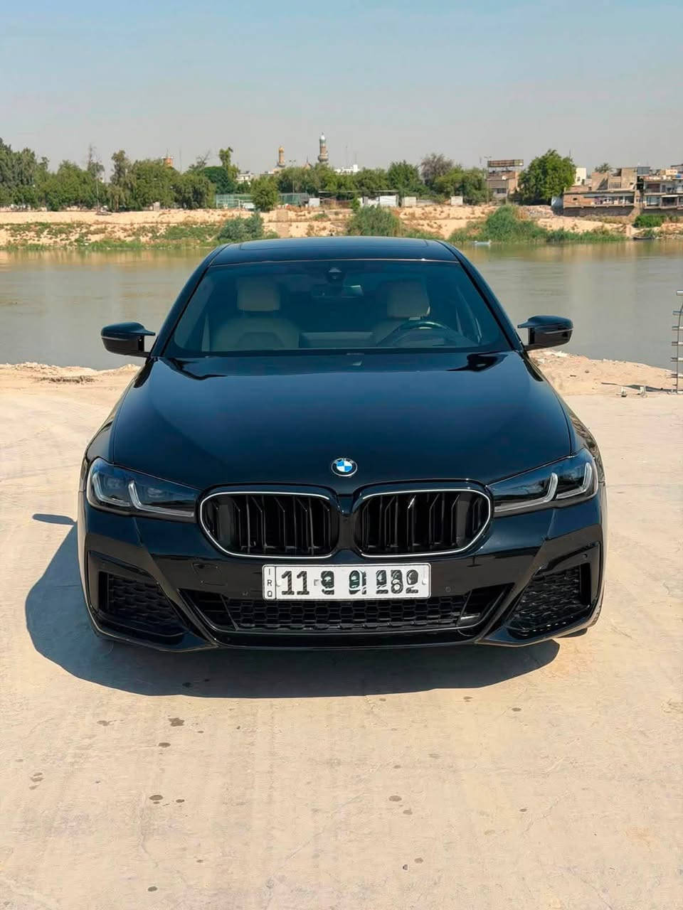 BMW 5 Series 2023 M PAKG بلادي
السياره فول فول مواصفات
مغلفةppf بالكامل
داتا شو 
دخول ذكي جميع الابواب 
عدسه متحركه مع لفه العجلات
ثلاث وضعيات قياده
قيادة شبه ذاتيه
صندوق كهربائي 
تشغيل عن بعد
داخل اوف وايت
(Head-Up Display) داتا شو
Harman Kardon نظام صوتي
 جنطة كهربائية
(Wireless Charger) شاحن لاسلكي 
 كشنات تدفئة
 ستيرن تدفئة
 فول سستم رادار
 شباك أمامي LED
 حساسات 360 درجة
ضرر السيارة:جاملغ جهة السايق صبغ وشبرين بطرف البنيد فقط.
موقع السيارة: بغداد 
رقم التواصل:***********
