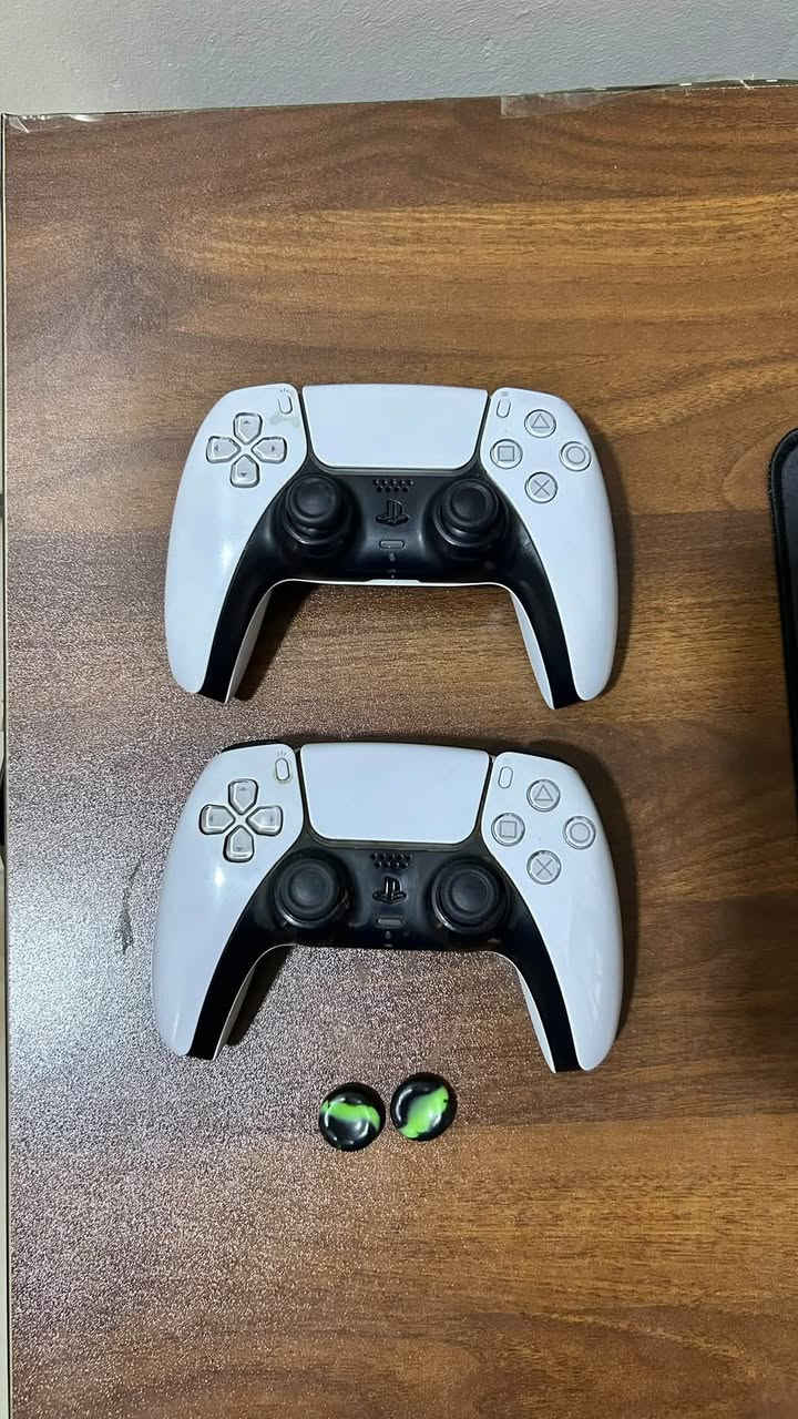 🎮 للبيع PS5 FAT نظيف جداً وكامل

💰 السعر: 1,100,000 د.ع

الجهاز نظيف كلش، لوك ستيكر، ما مفتوح ولا داخل صيانة نهائياً وما بي أي مشاكل، والكارتونة موجودة.

يجي وياه:
🎮 2 جوستك أصلية، وحدة منهن Hall Effect مغناطيسي + ضمان 5 سنوات ضد الـ Drift
🎧 Sony PULSE 3D
⌨️ كيبورد Redragon ميكانيكي
🖱️ ماوس Redragon
🔋 UPS 1500 بطاريات جدد وما مستعملات
💿 قارئ الأقراص

🎮 الأقراص:
FC 26 PS5
The Last of Us PS5
Resident Evil Requiem PS5
Resident Evil 3 PS4
Resident Evil Biohazard PS4
Assassin’s Creed Odyssey

📍 بابل – المركز
🚚 توصيل لجميع المحافظات

📞 واتساب:
***********
***********

🔥 البيع كامل، للجادين فقط.

