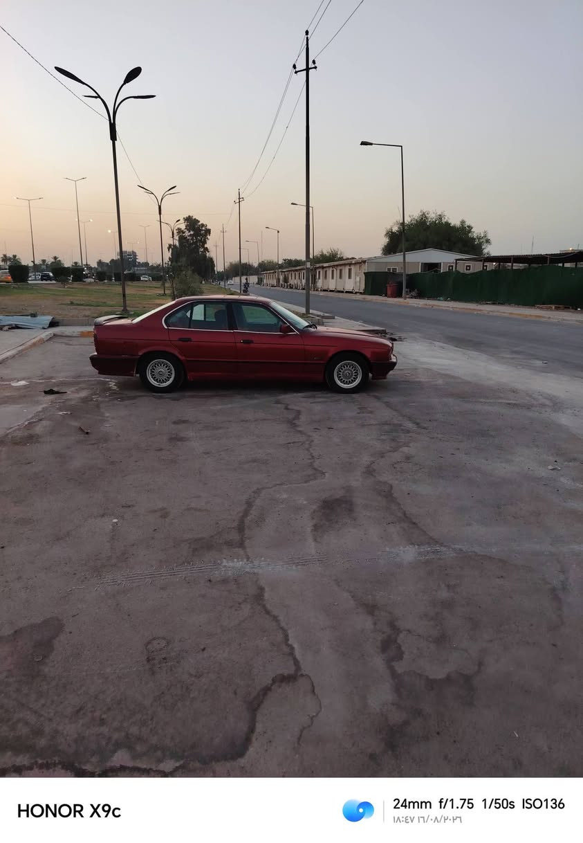 السلام عليكم
للبيع بي ام حجم 525 بجم عريض  مكينه مسكر كبس موديل 1991 كير كهربائي صدر؛ 70٪ كهربائيات كله شغاله تبريد ثلج دعاميه خلفيه M فتحه سقف سياره دبل أيرباك جام كله كهربائي ويل خليه   رقم بغداد نكليزي 

مكان السياره بغداد اليرموك حي الداخليه

السعر ٥٠ وبيه مجال او مراوس 535حسب القناعه
***********
