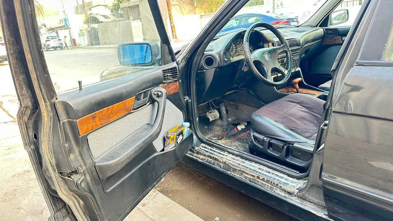 السلام عليكم BMW 525 مسكر كير اوتو سياره مال تعمير  مكينة بيها صوت بستم لاتنقيص ولا تبخير  سياره موديل 90 رقم كركوك الجديد نكليزي باسمي تحويل وين متريد هزه جديده سياره صبغها بي جراد  دواخل مرتبه تبريد شغال منضومه جديده بس كمبريسر تعبان صدر امامي جديد دبلات ولويات وقواعد خلفيه مال حاويه اكسل رون ناصي بال160 رون 3 
‏ السععر 35  مكاني بغداد ***********
‏
