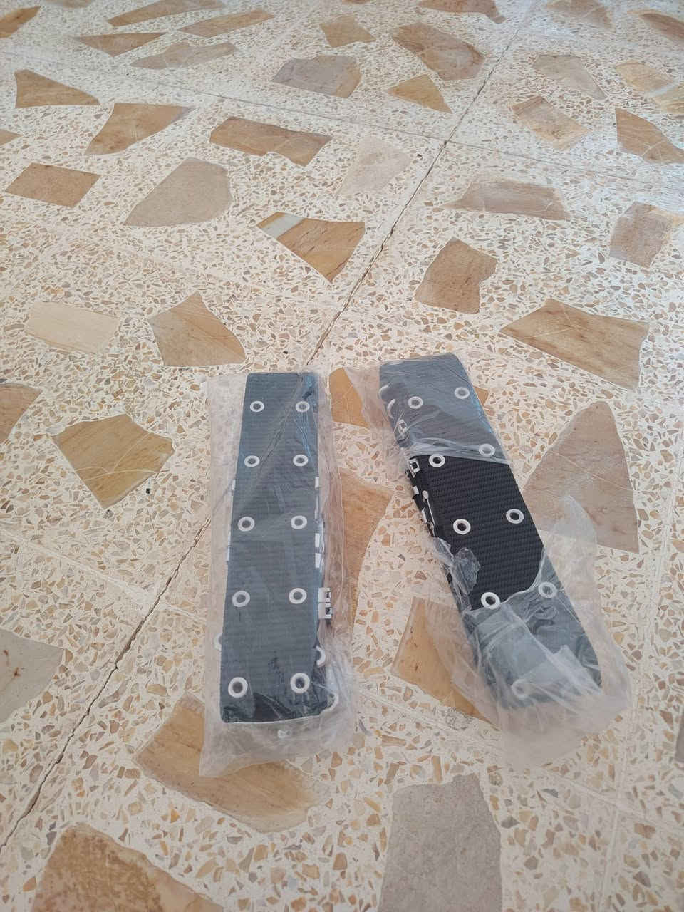 للبيع الحجم 44
***********
