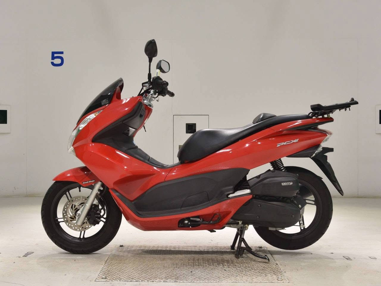 السلام عليكم PCX جيل اول 🇯🇵 ياباني
‏​⚙️ المحرك: 125CC مواصفات150 شوتة كبيرة
‏الدراجة رمبة
‏​🎨 اللون: احمر مميز ❄️.
‏ماشية 39الف  وبل يابان ماشية 34الف
‏سويجات العدد 2
‏مواصفات
‏حساس ازدحام ✅
‏حساس استان ✅
‏الدراجة ورقة المزاد مالتهة وصور اليابان وتقريرهة  مالتهة موجود
‏🛠️ الدراجة: مكفولة
‏​​📍 الـمـكـان: بـغـداد :الشعب
‏📱 لـلـتـواصـل والإسـتـفـسـار: (‪***********‬)
‏

نص مكتوب في الصور:
- HONDA PCX
- Inspected
- Sold
- Starting price
- 134 000 ¥
- 50 000 ¥
- Final price
- 254 000 ¥
- 170 000 ¥
- Cost calculation
- Price in yen
- Finish price in yen
- 000 000 ¥
- Calculate