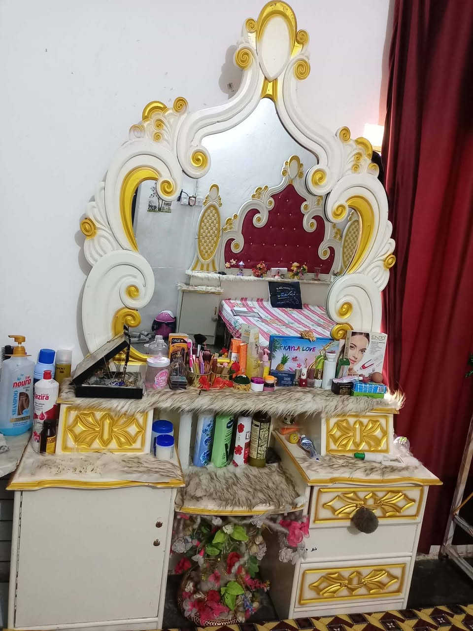 غرفة اخشاب صاج عراقي صبغ حراري 
لل بيع السعر 650وبي مجال للستفسار اتصل ***********
